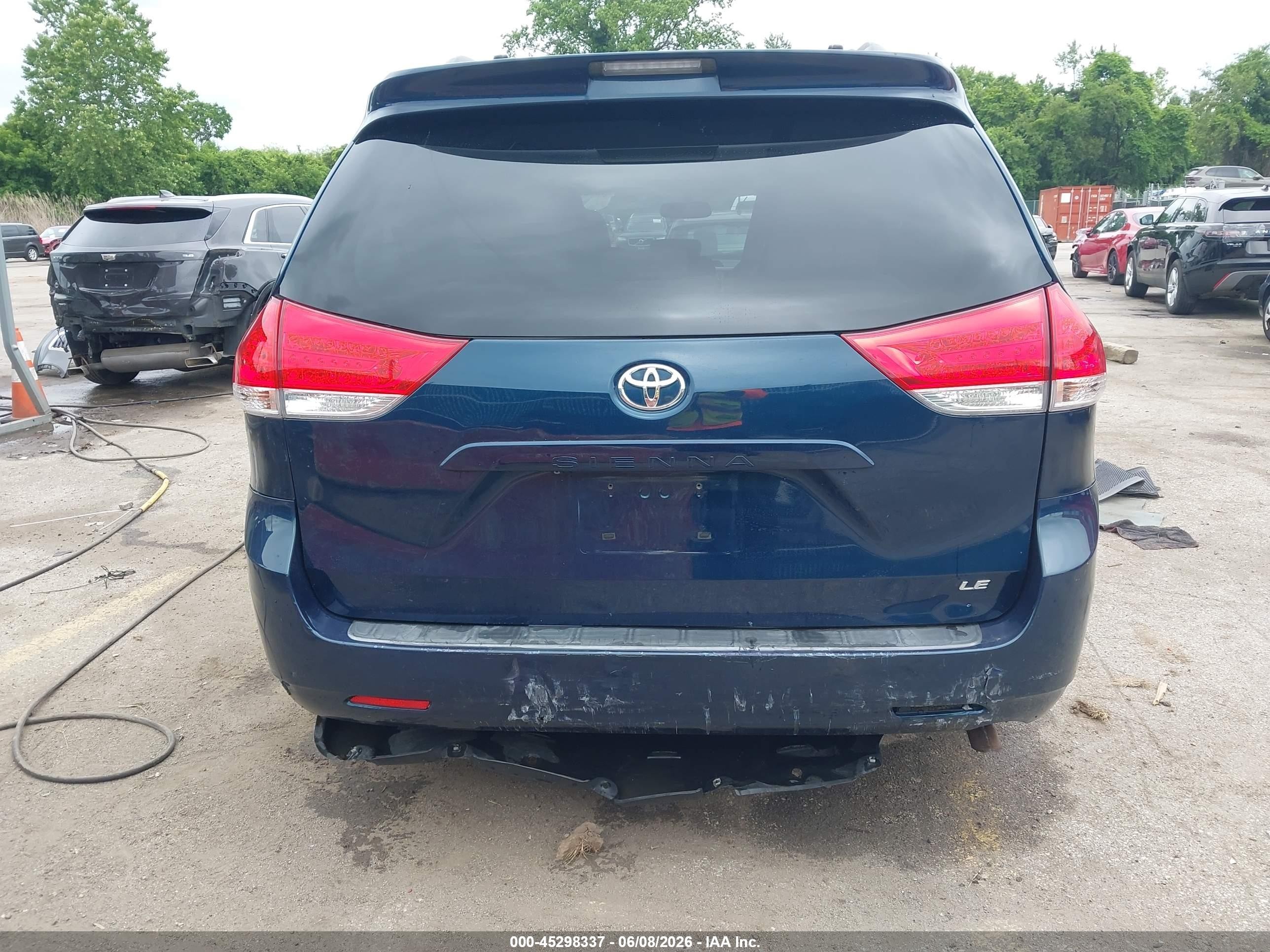 2011 Toyota Sienna Le V6 Blue vin: 5TDKK3DC1BS073791