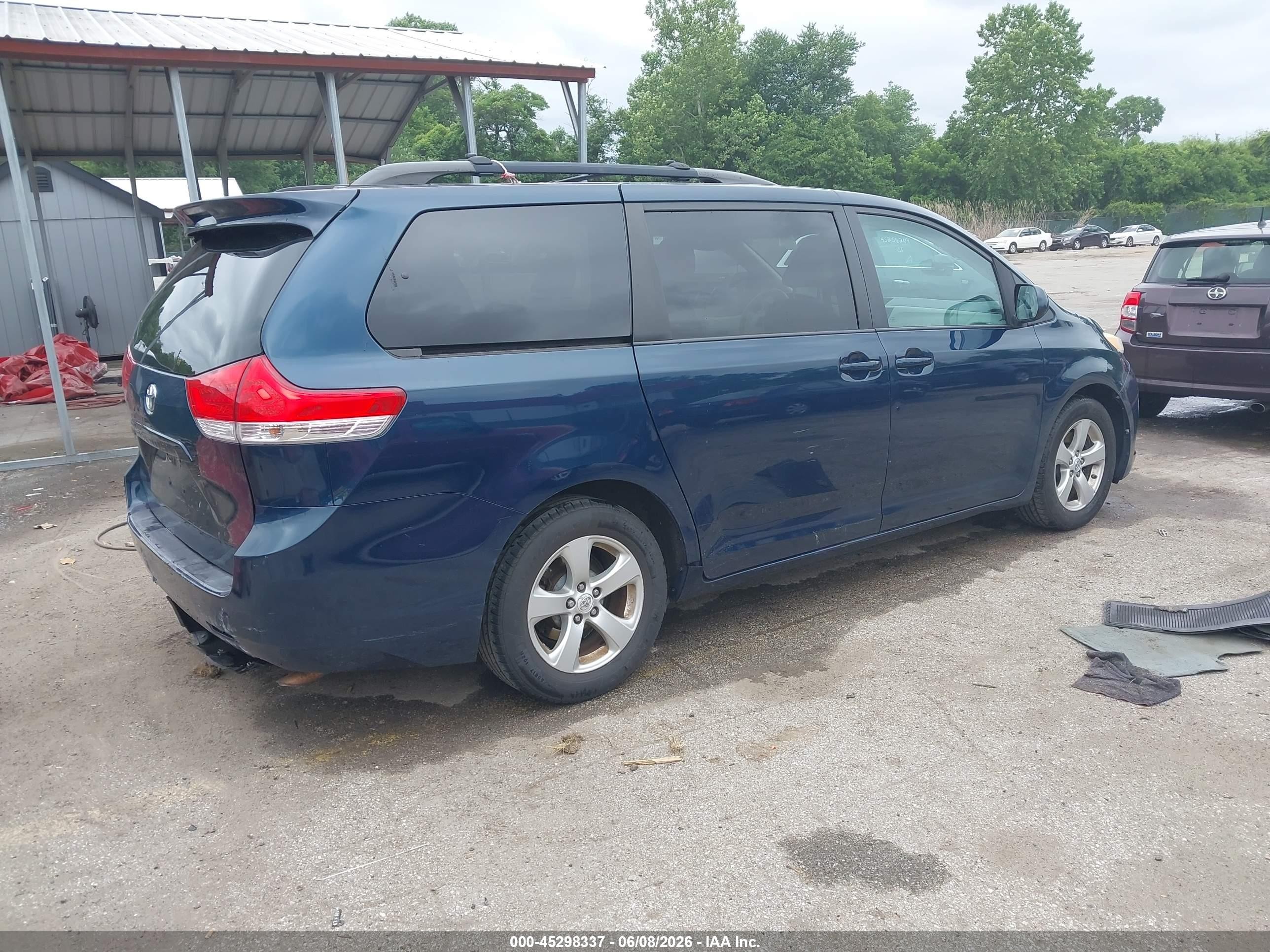 2011 Toyota Sienna Le V6 Blue vin: 5TDKK3DC1BS073791