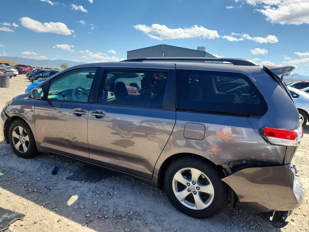 2011 Toyota Sienna Le Угольный vin: 5TDKK3DC1BS076710