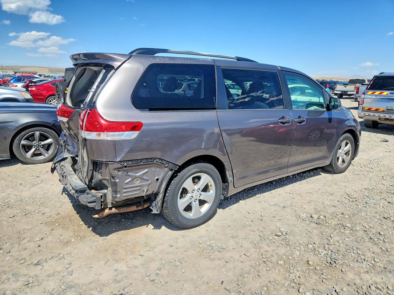 2011 Toyota Sienna Le Угольный vin: 5TDKK3DC1BS076710