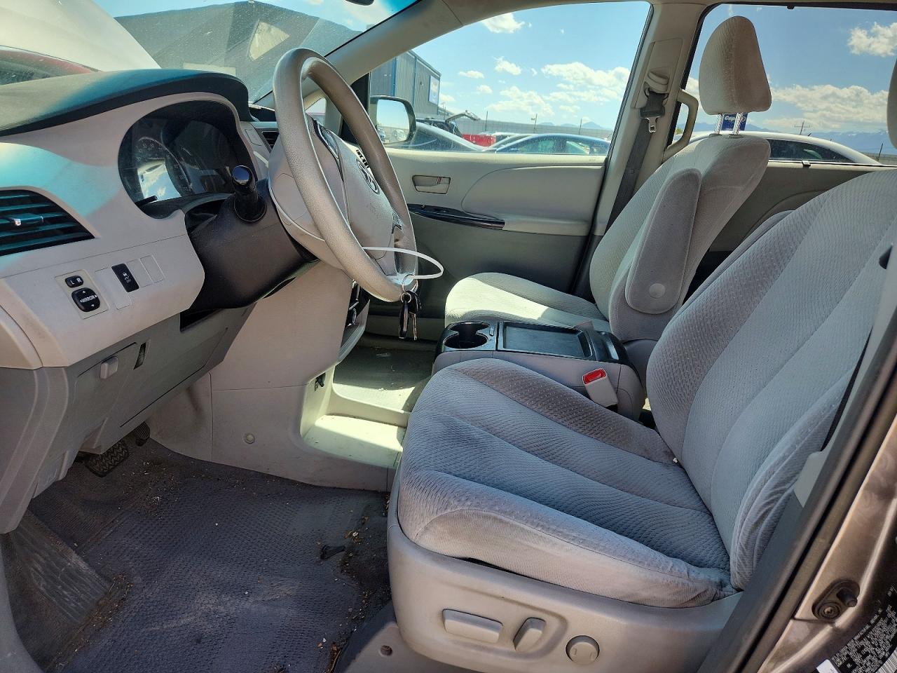 2011 Toyota Sienna Le Угольный vin: 5TDKK3DC1BS076710