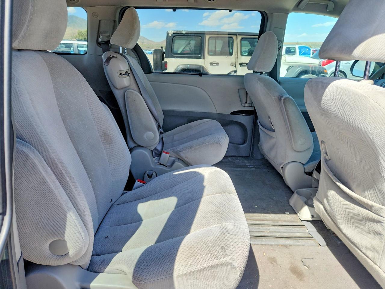 2011 Toyota Sienna Le Угольный vin: 5TDKK3DC1BS076710