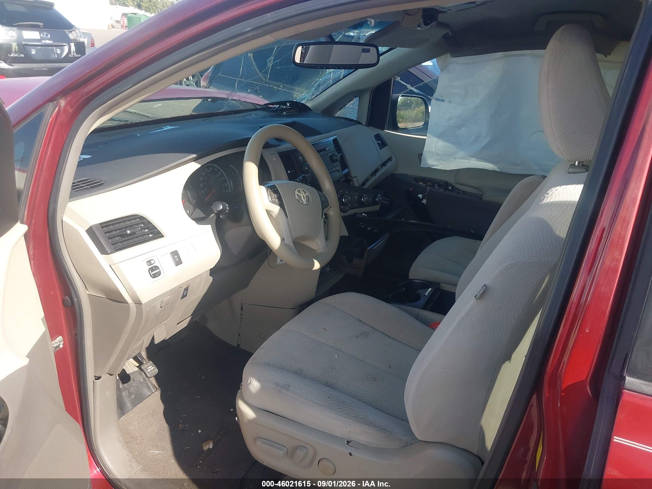 2011 Toyota Sienna Le V6 Red vin: 5TDKK3DC1BS077050