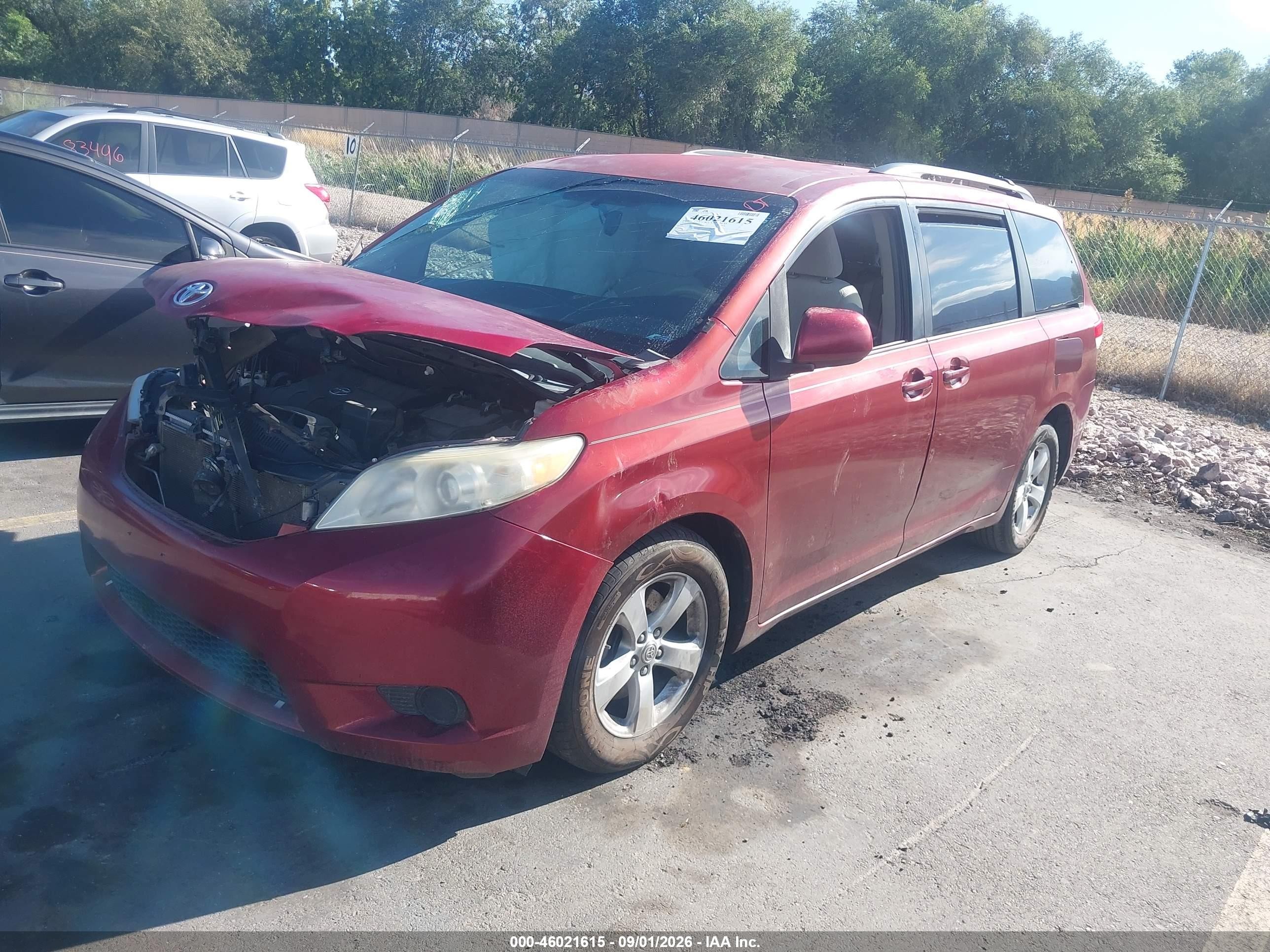 2011 Toyota Sienna Le V6 Red vin: 5TDKK3DC1BS077050