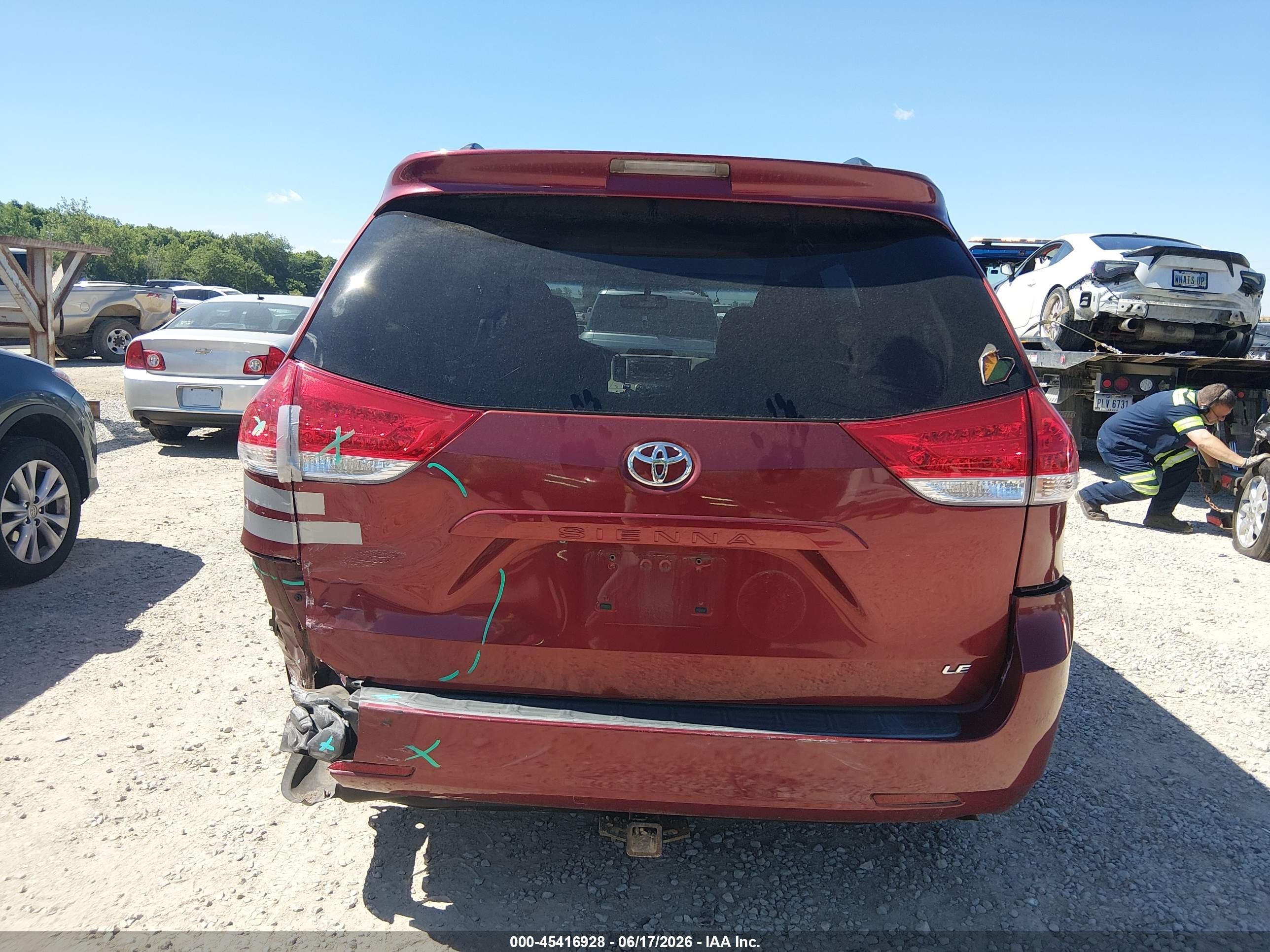 2011 Toyota Sienna Le V6 Red vin: 5TDKK3DC1BS086766