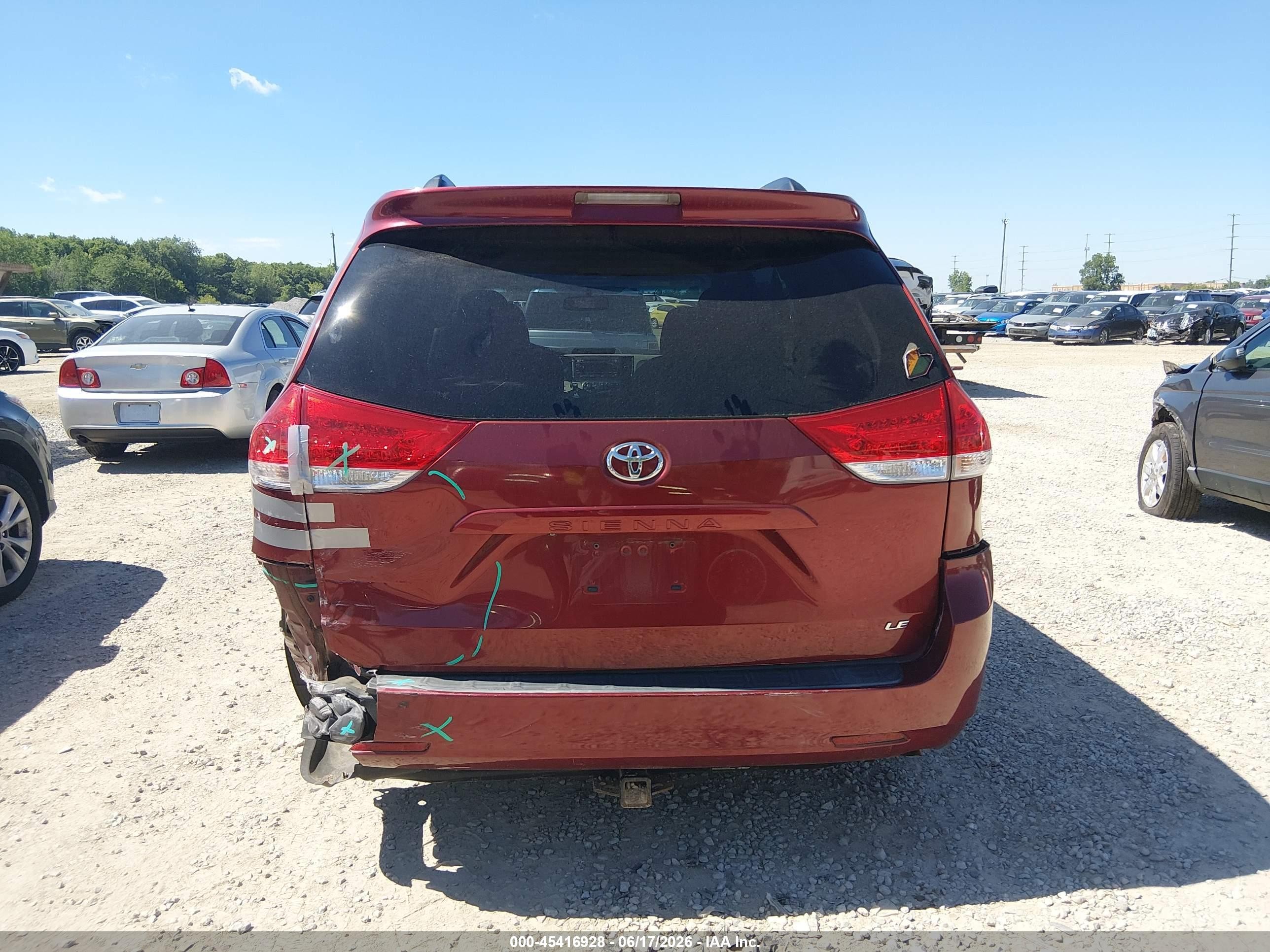 2011 Toyota Sienna Le V6 Red vin: 5TDKK3DC1BS086766