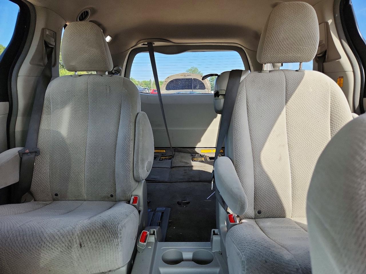 2011 Toyota Sienna Le Burgundy vin: 5TDKK3DC1BS088422