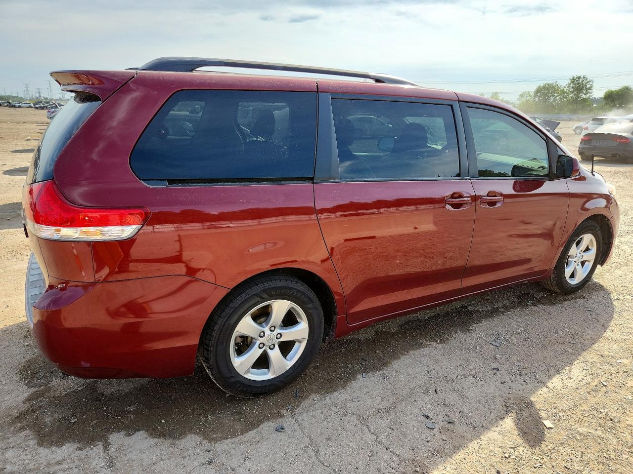 2011 Toyota Sienna Le Burgundy vin: 5TDKK3DC1BS088422