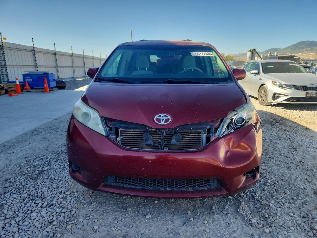 2011 Toyota Sienna Le Красный vin: 5TDKK3DC1BS088470