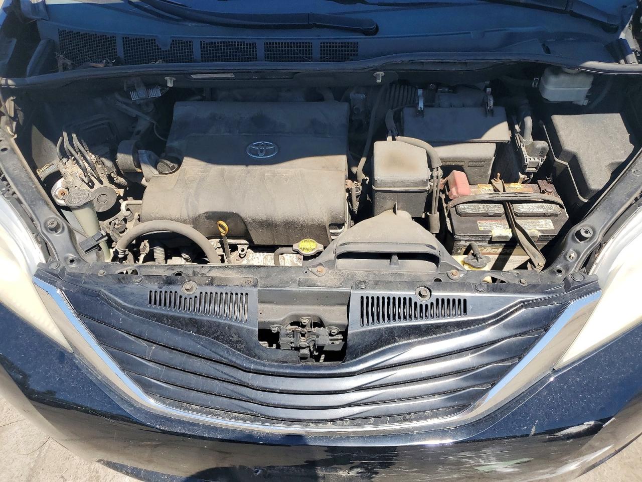 2011 Toyota Sienna Le Черный vin: 5TDKK3DC1BS094186