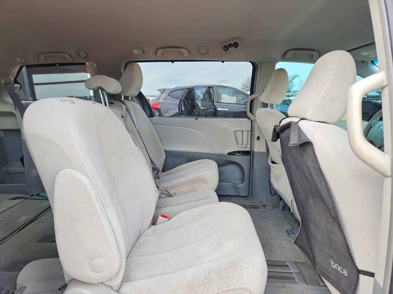 2011 Toyota Sienna Le Silver vin: 5TDKK3DC1BS114193