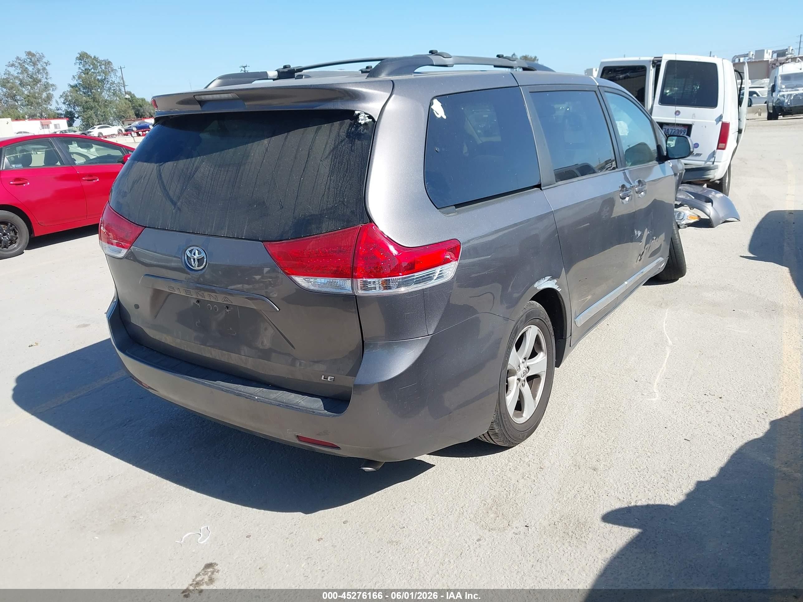 2011 Toyota Sienna Le V6 Gray vin: 5TDKK3DC1BS150353