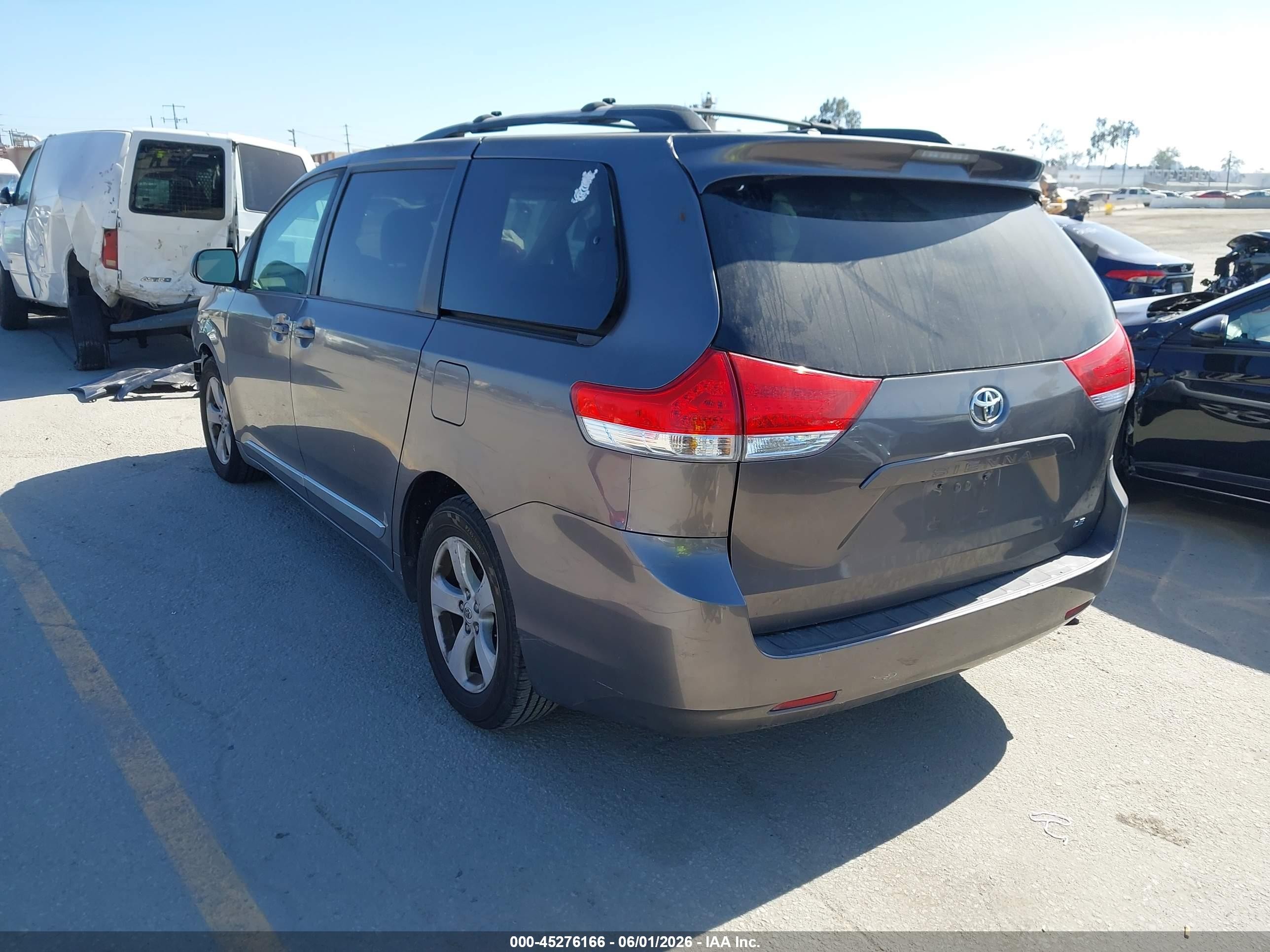 2011 Toyota Sienna Le V6 Gray vin: 5TDKK3DC1BS150353