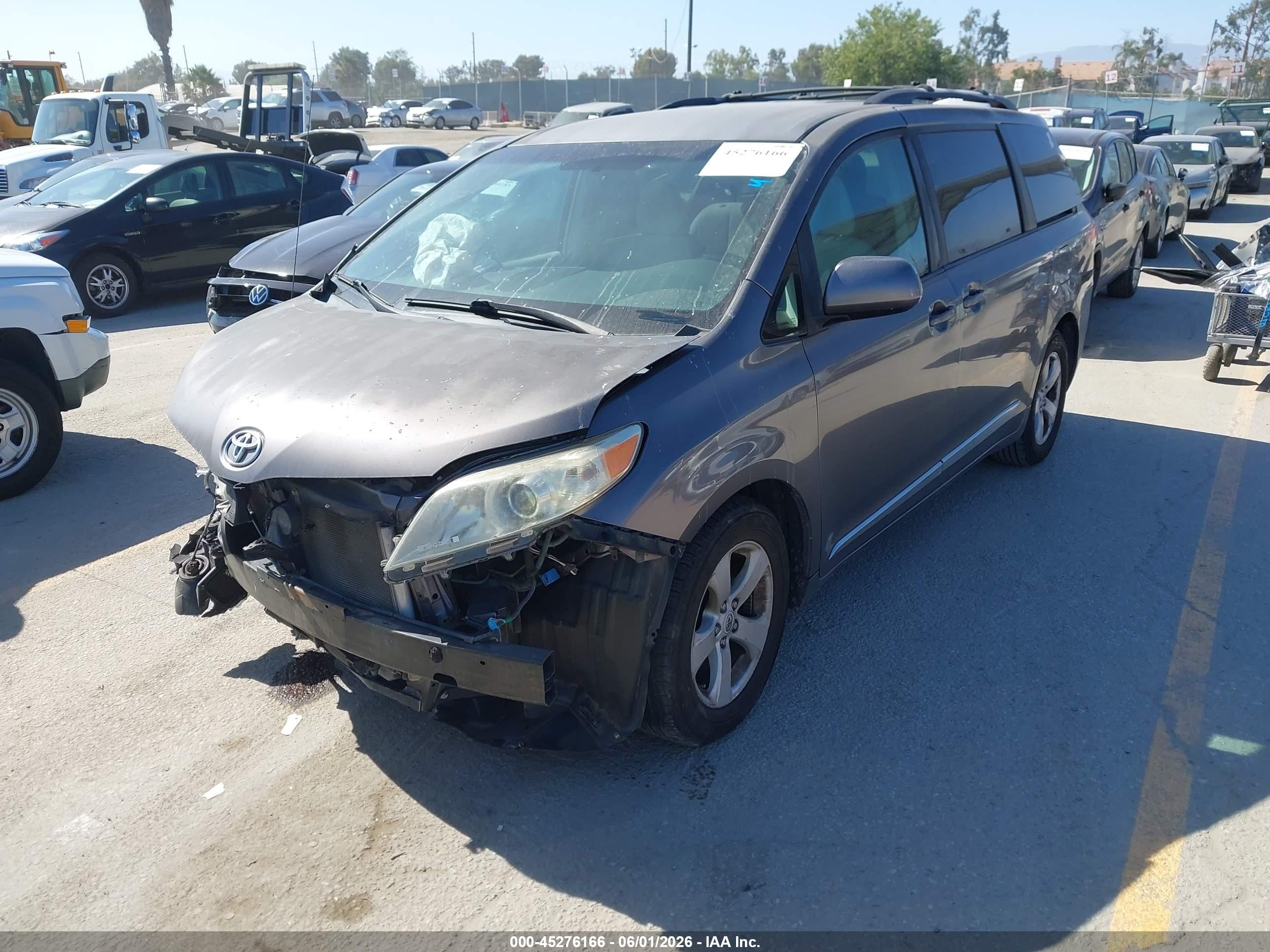 2011 Toyota Sienna Le V6 Gray vin: 5TDKK3DC1BS150353