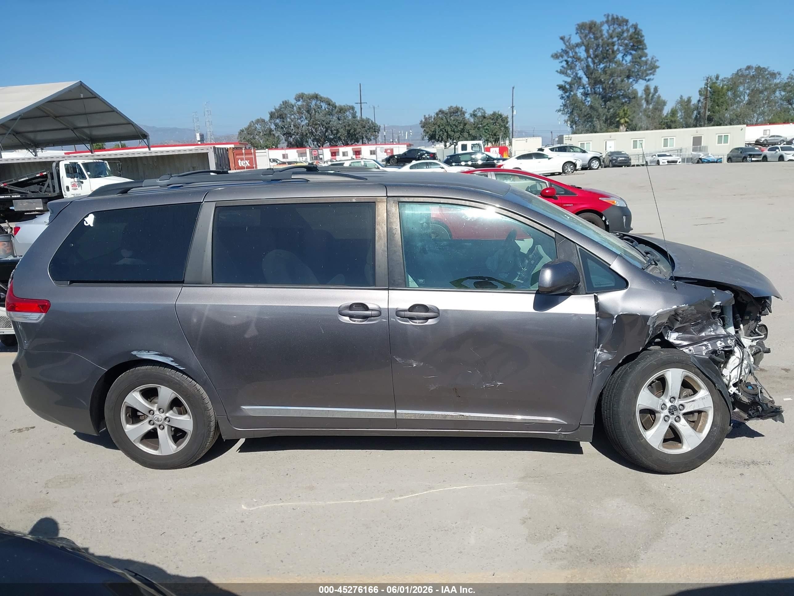 2011 Toyota Sienna Le V6 Gray vin: 5TDKK3DC1BS150353
