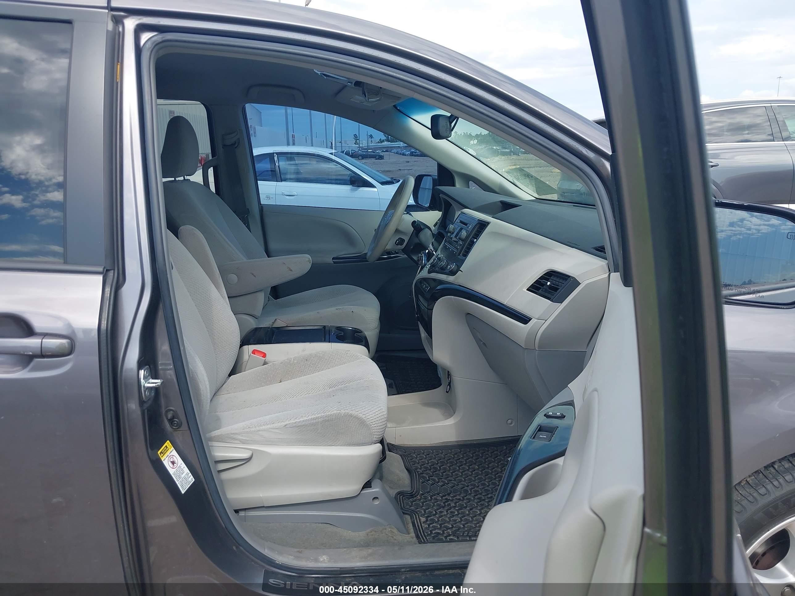 2011 Toyota Sienna Le V6 Gray vin: 5TDKK3DC1BS153365