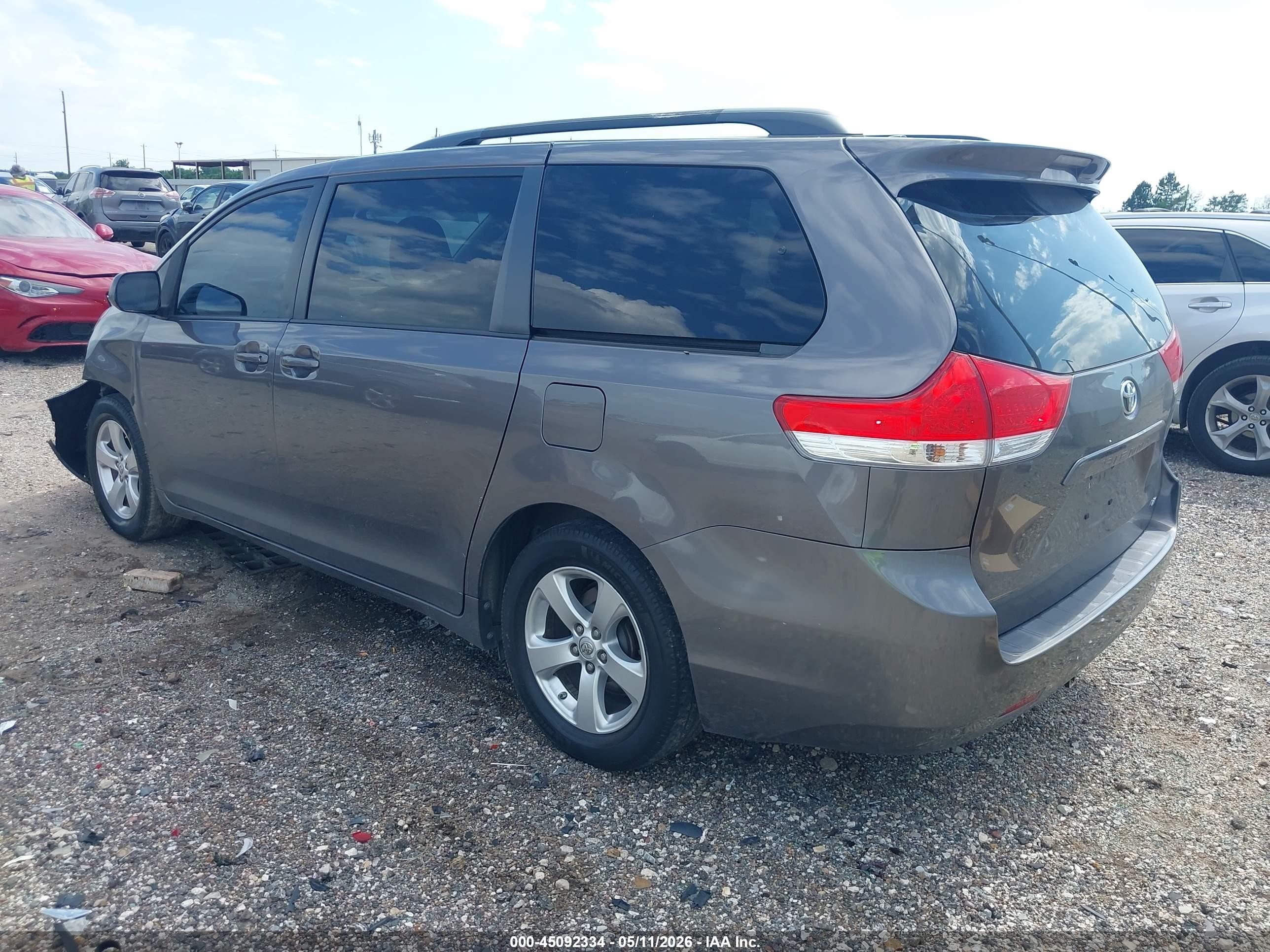 2011 Toyota Sienna Le V6 Gray vin: 5TDKK3DC1BS153365