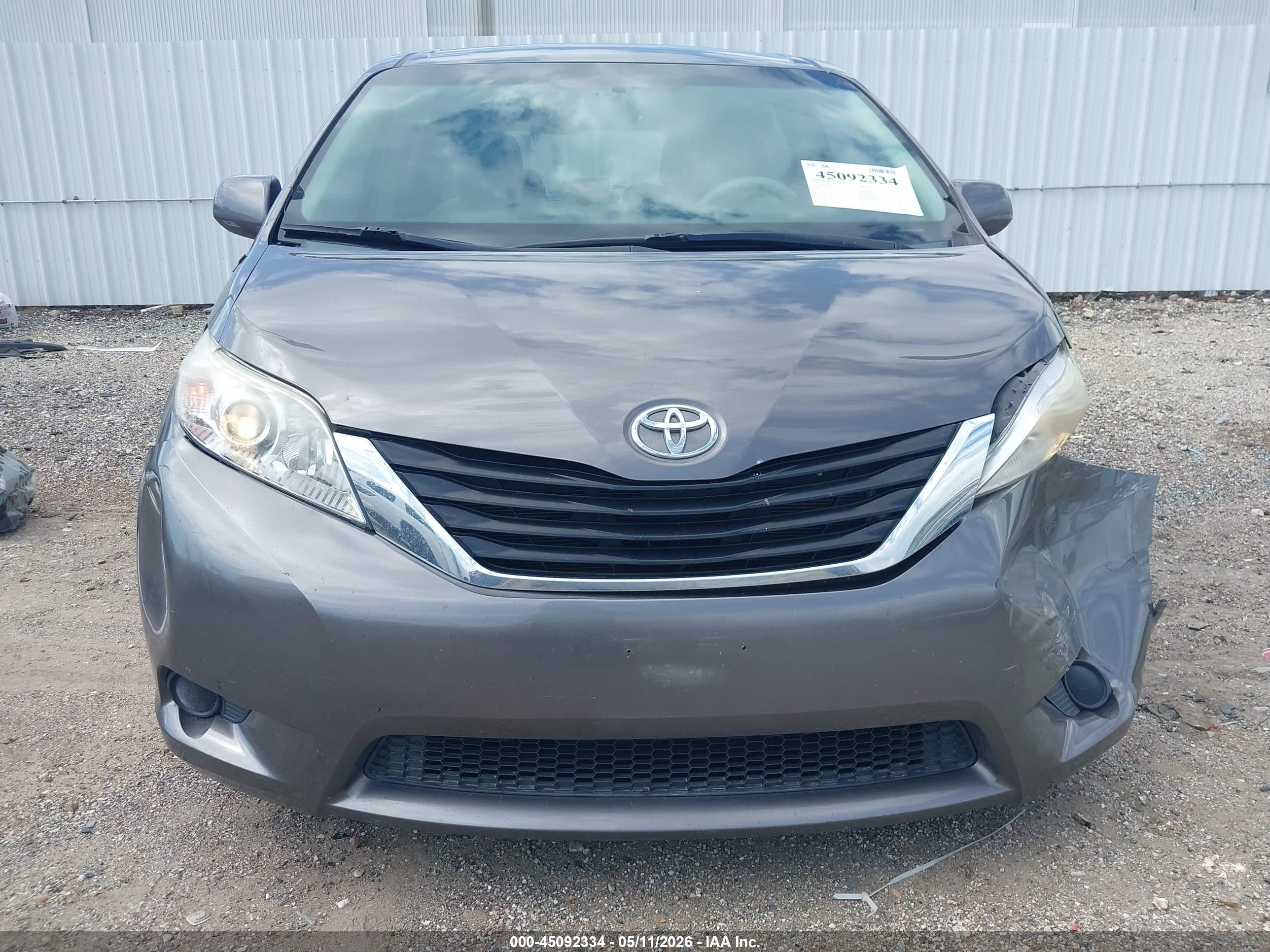 2011 Toyota Sienna Le V6 Gray vin: 5TDKK3DC1BS153365