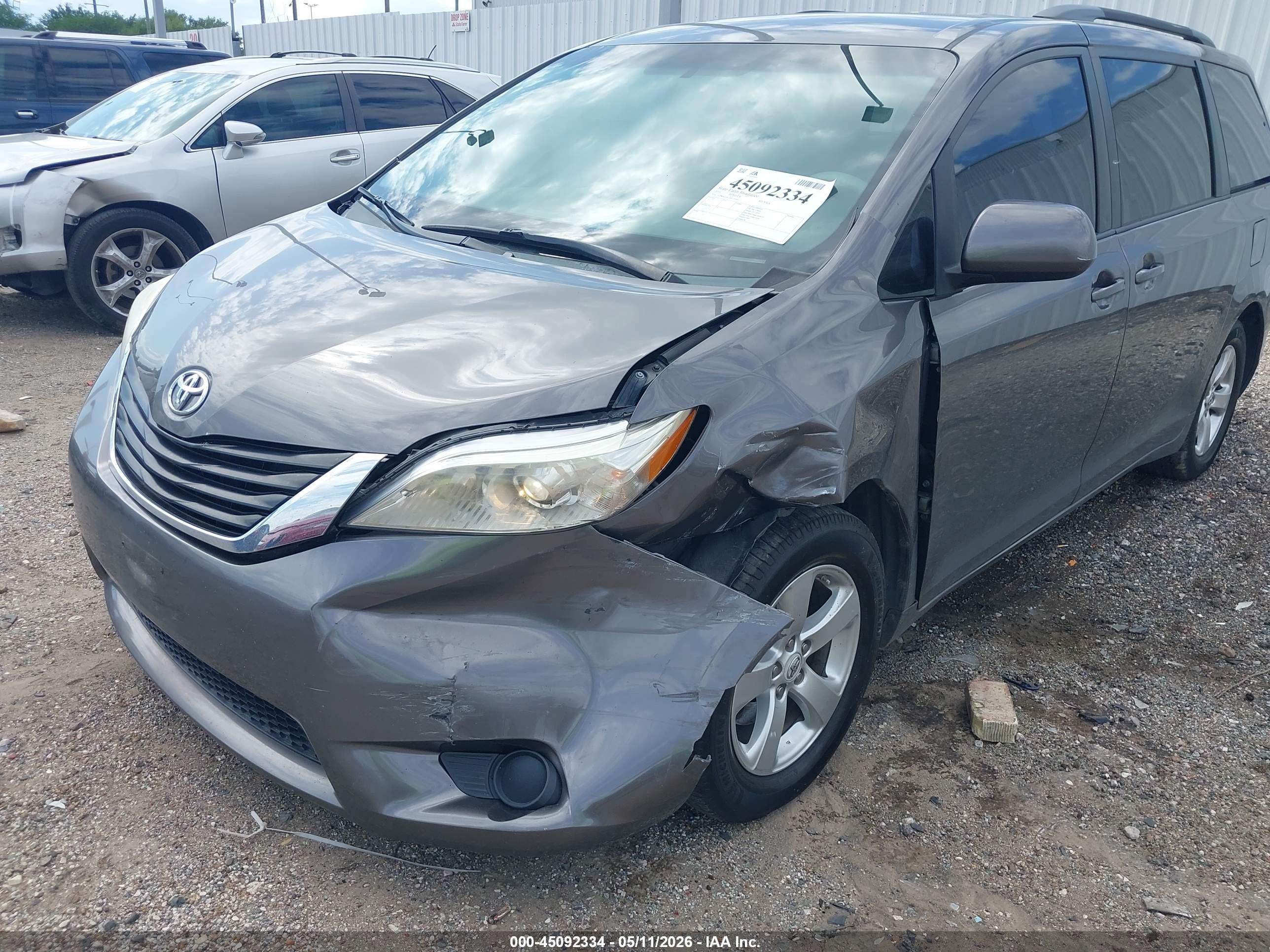 2011 Toyota Sienna Le V6 Gray vin: 5TDKK3DC1BS153365