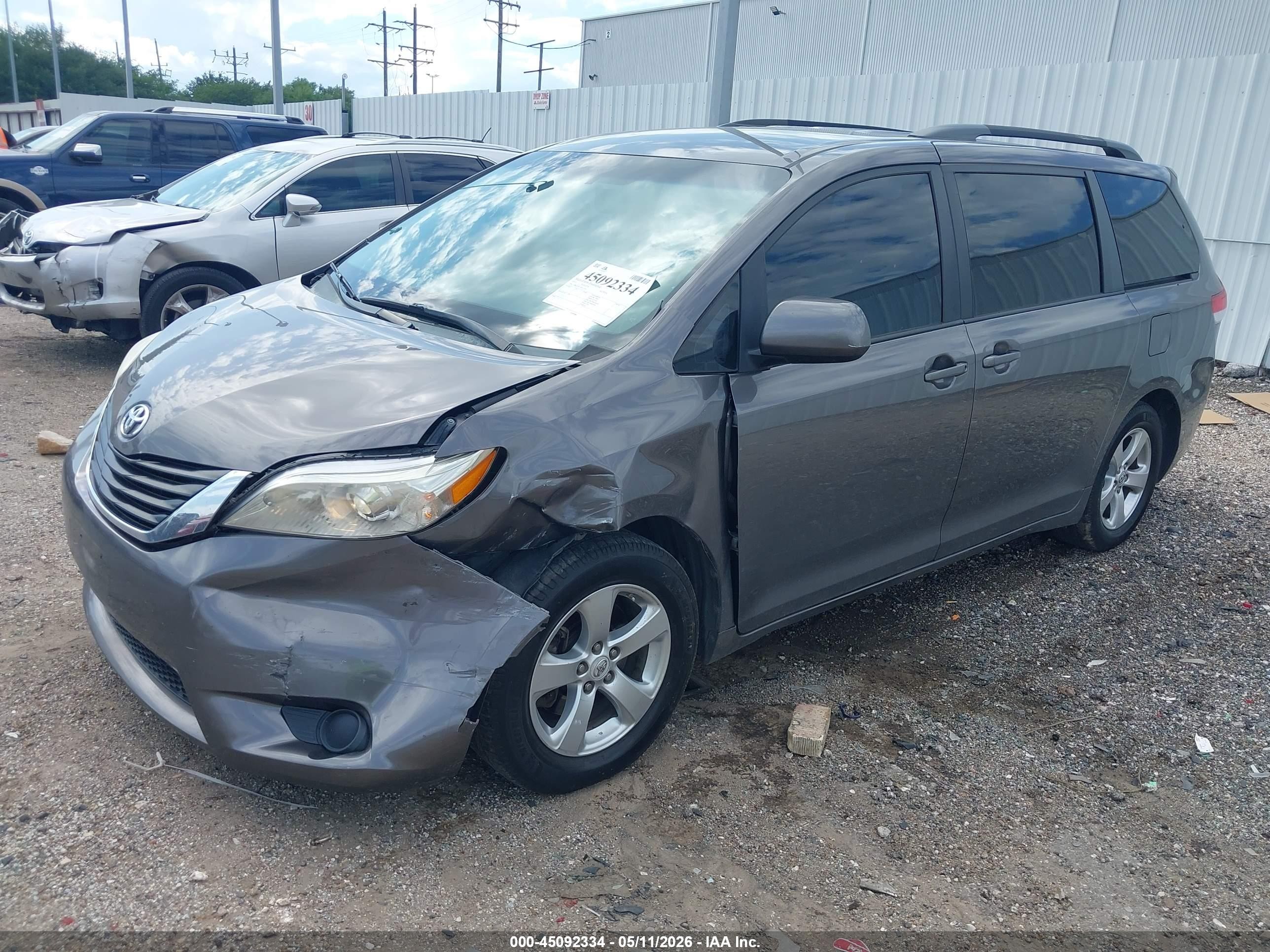 2011 Toyota Sienna Le V6 Gray vin: 5TDKK3DC1BS153365