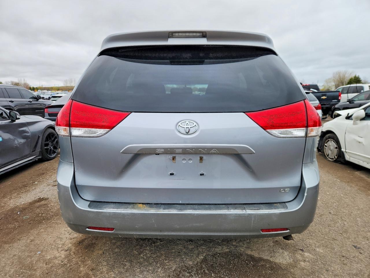 2011 Toyota Sienna Le Silver vin: 5TDKK3DC1BS164995