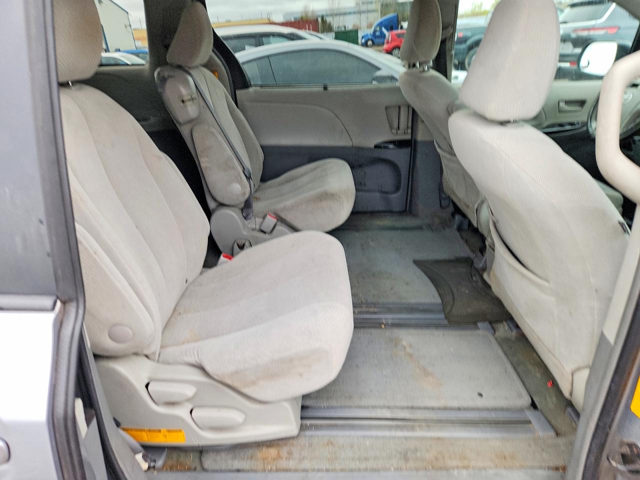 2011 Toyota Sienna Le Silver vin: 5TDKK3DC1BS164995
