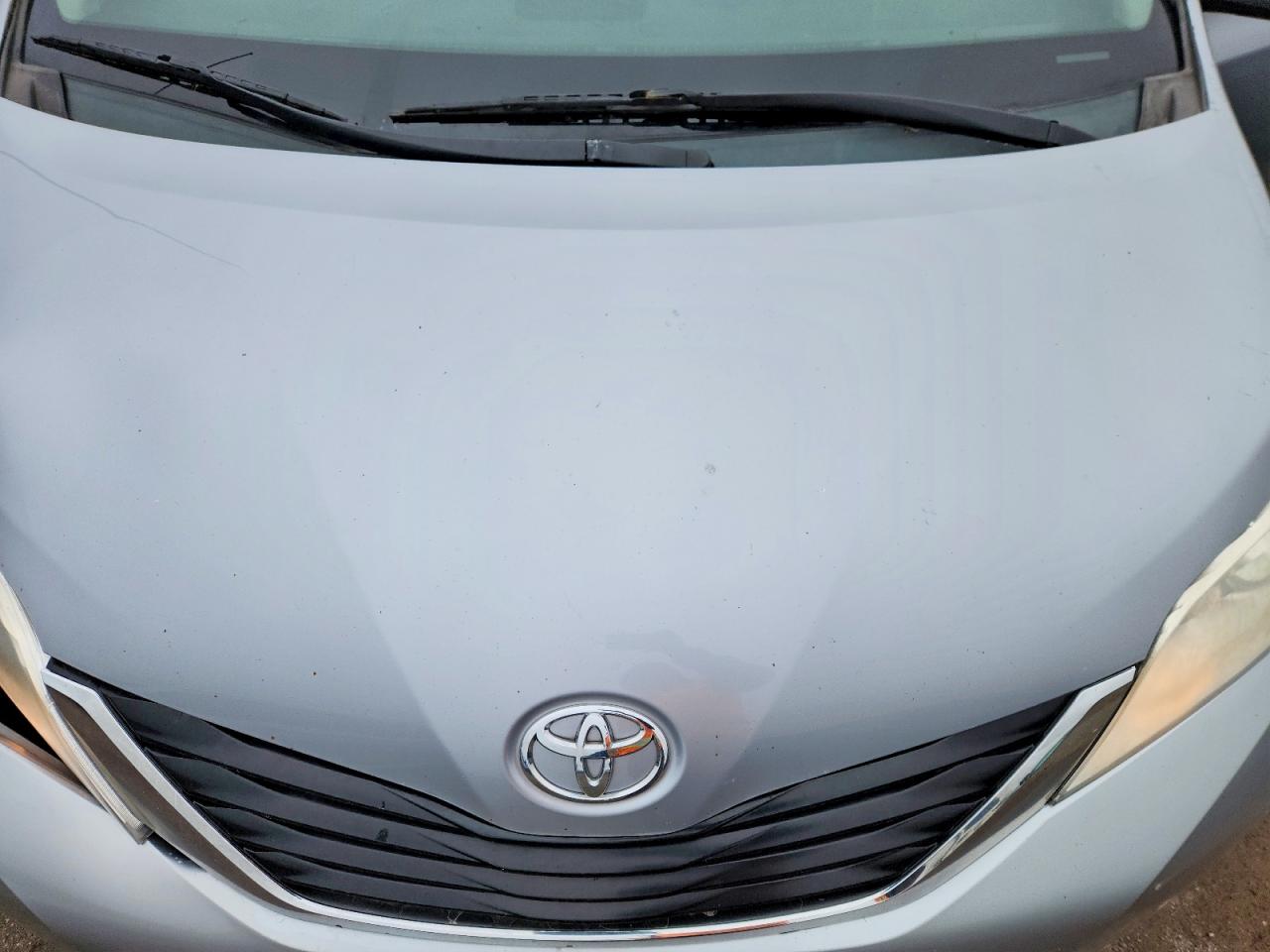 2011 Toyota Sienna Le Silver vin: 5TDKK3DC1BS164995