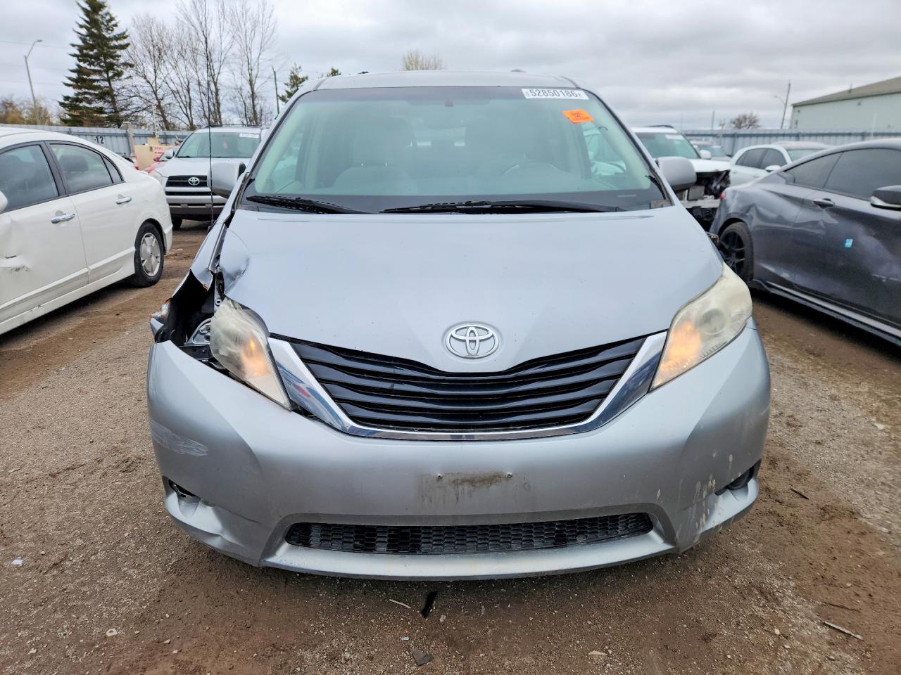 2011 Toyota Sienna Le Silver vin: 5TDKK3DC1BS164995