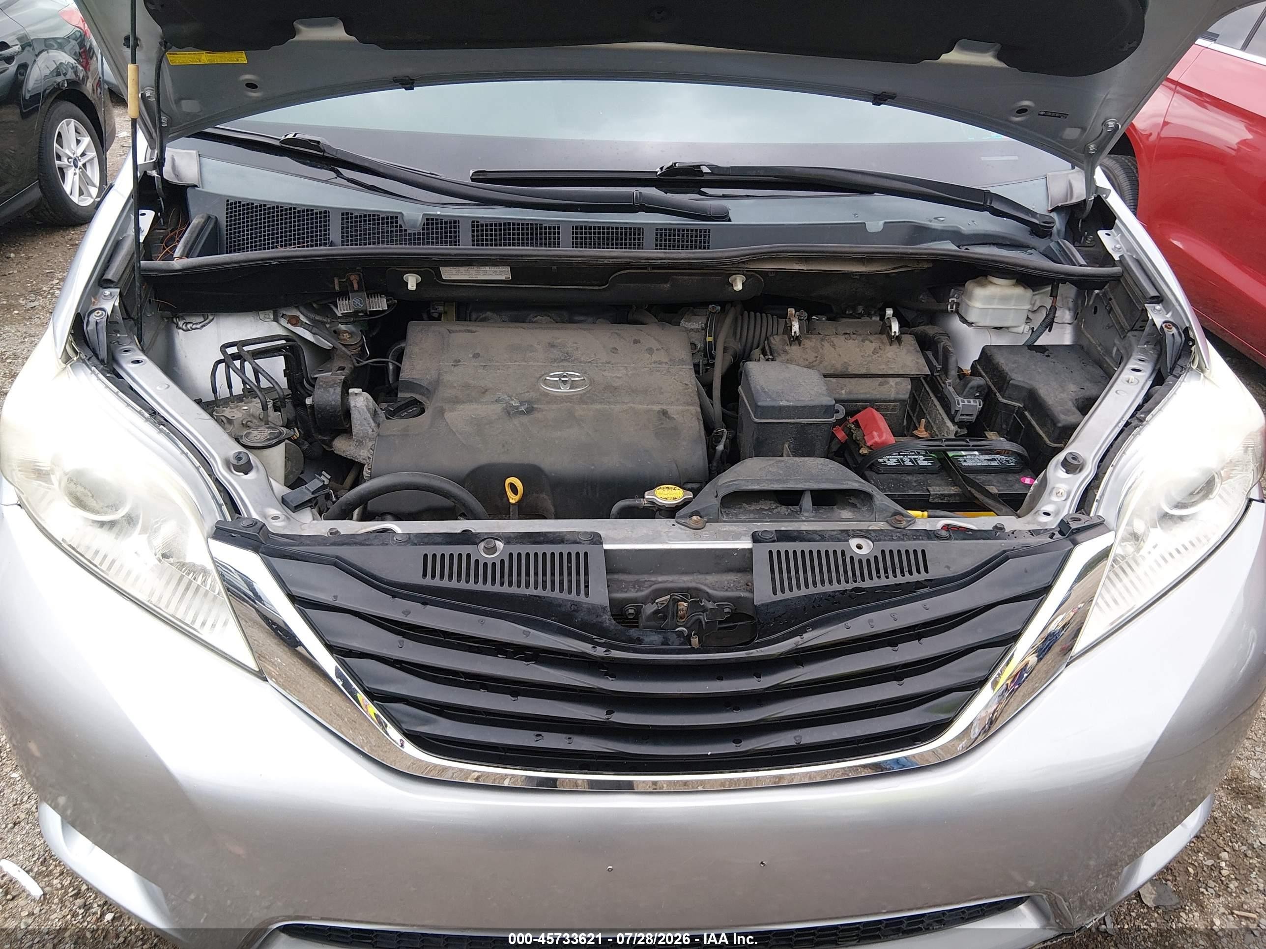 2011 Toyota Sienna Le V6 Silver vin: 5TDKK3DC1BS172949
