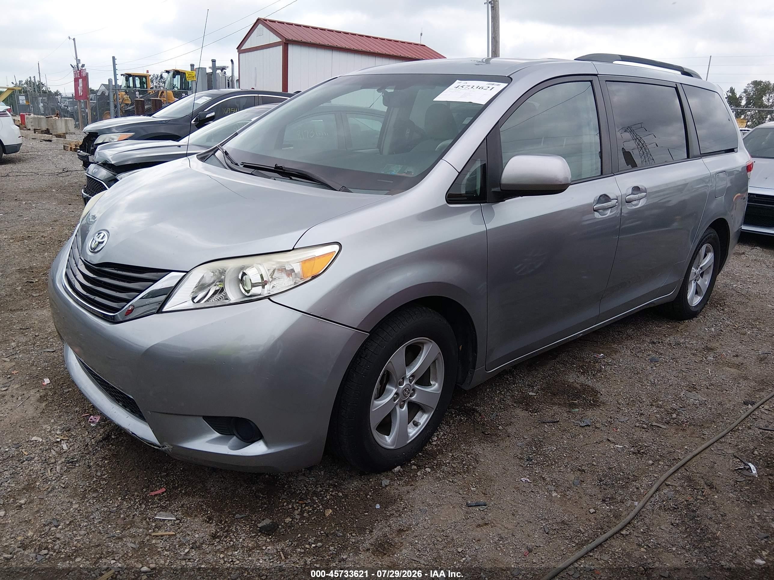 2011 Toyota Sienna Le V6 Silver vin: 5TDKK3DC1BS172949