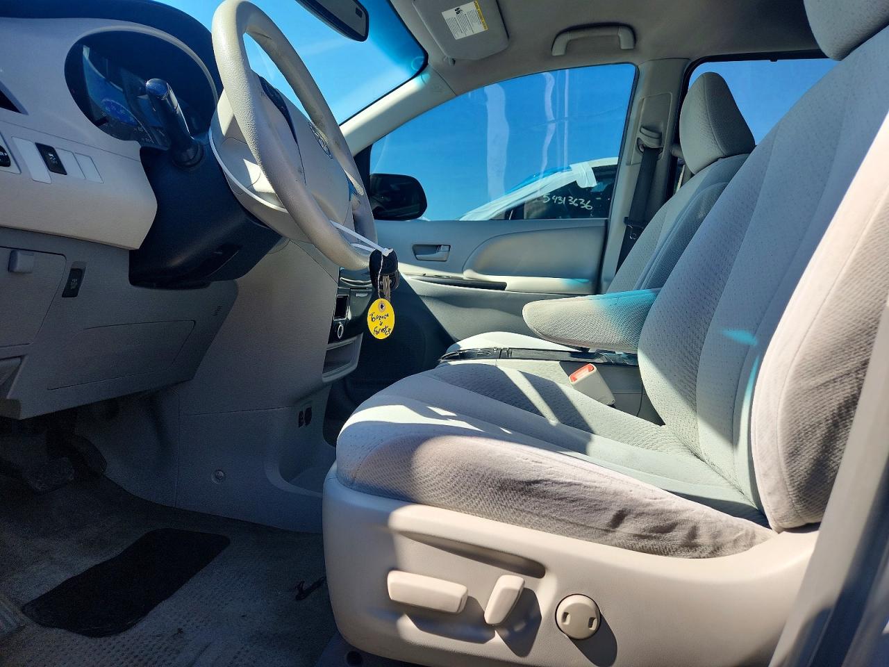 2012 Toyota Sienna Le Silver vin: 5TDKK3DC1CS192247