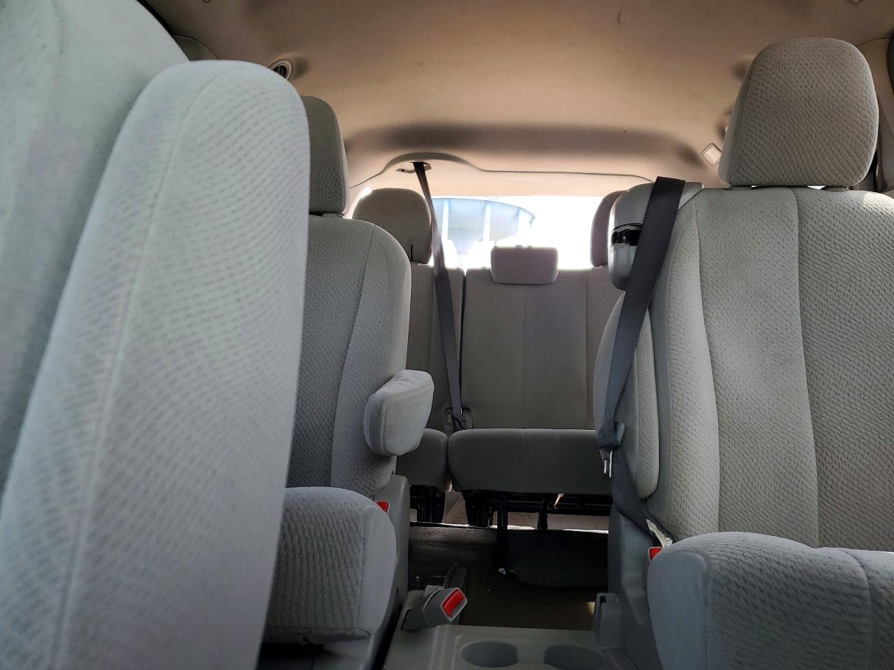 2012 Toyota Sienna Le Silver vin: 5TDKK3DC1CS192247
