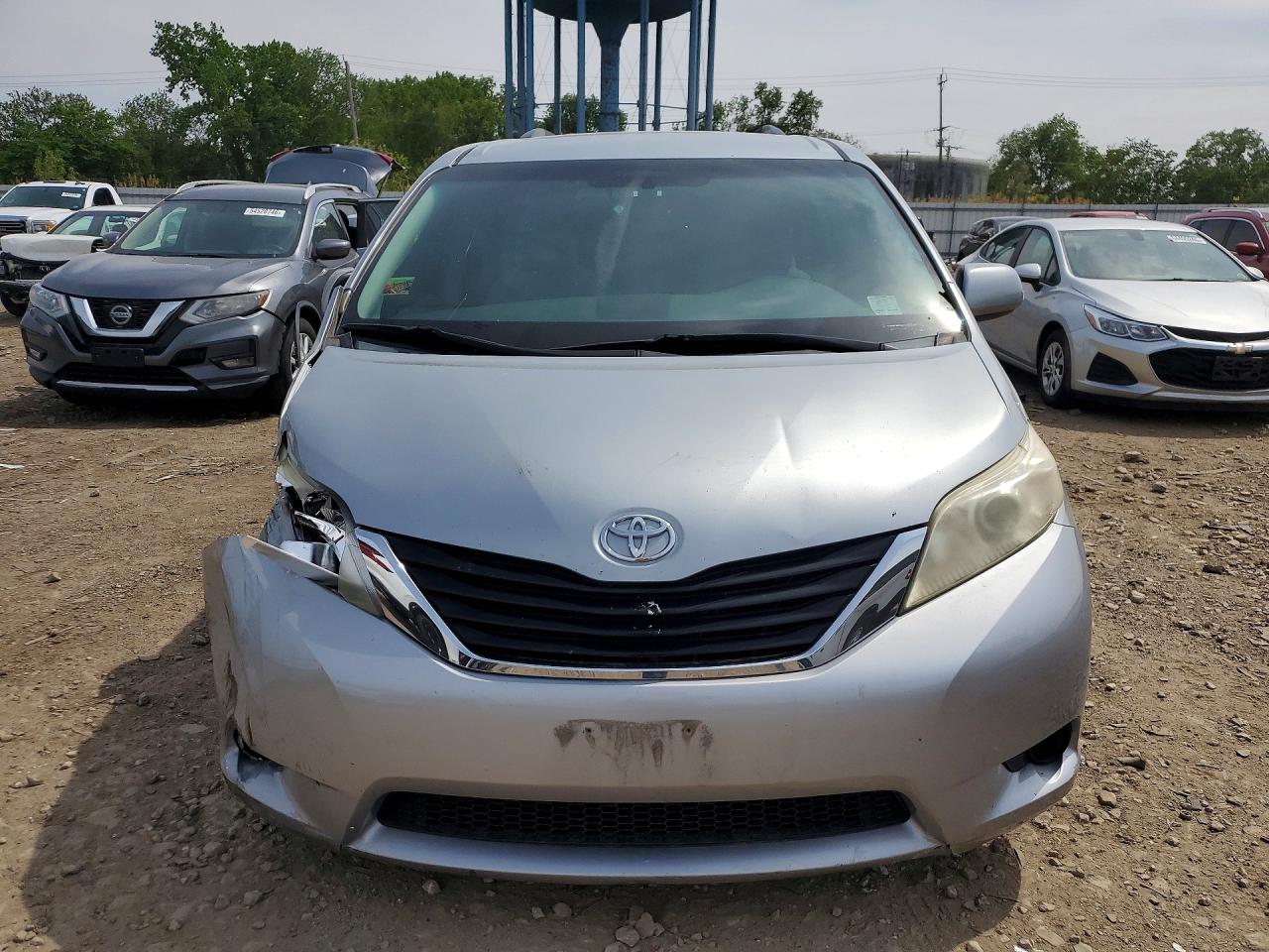 2012 Toyota Sienna Le Silver vin: 5TDKK3DC1CS192247
