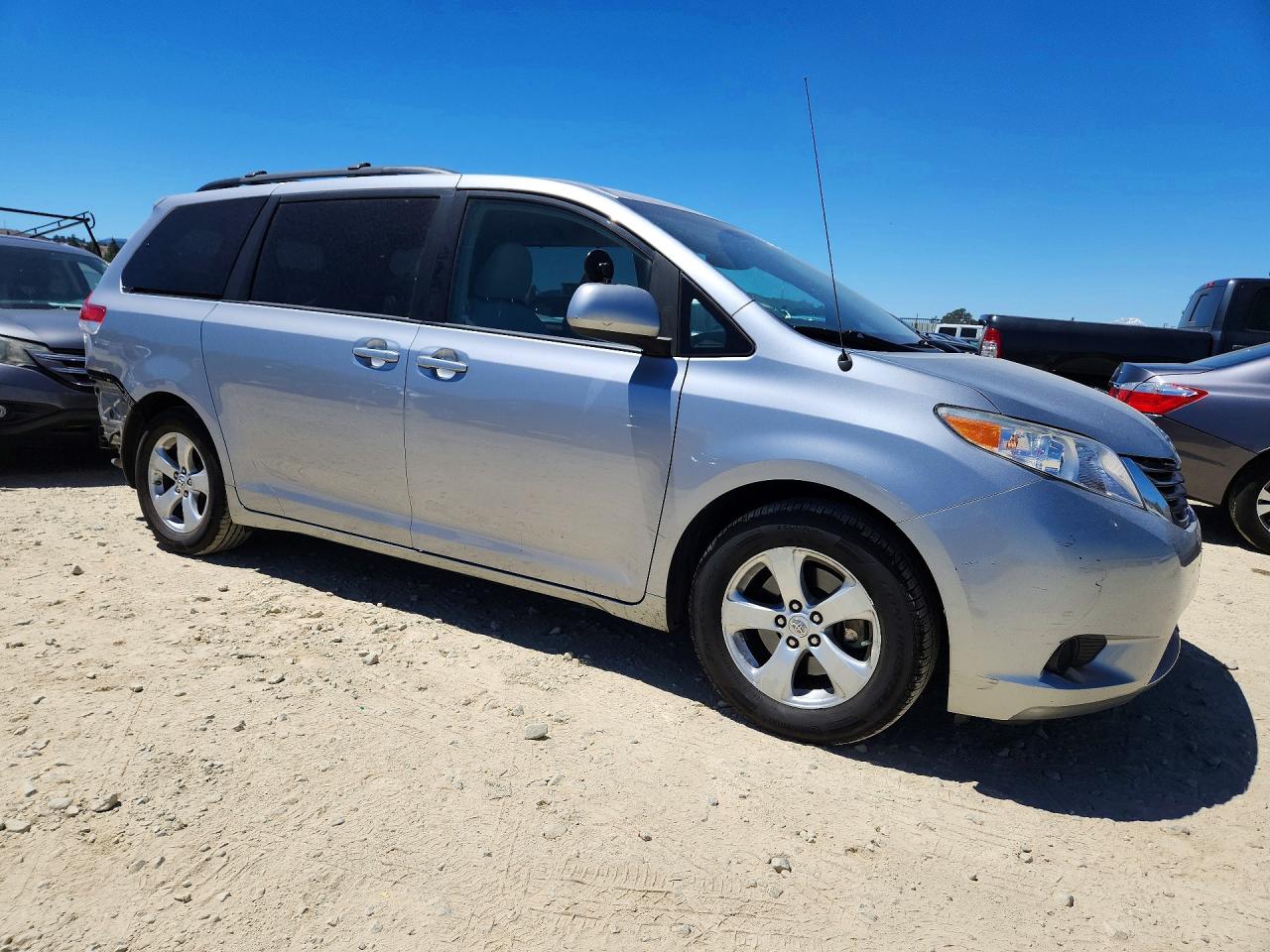 2012 Toyota Sienna Le Silver vin: 5TDKK3DC1CS204770