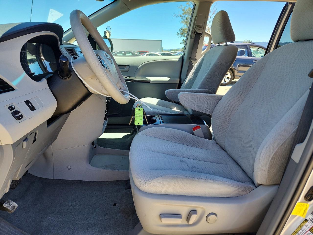 2012 Toyota Sienna Le Silver vin: 5TDKK3DC1CS204770