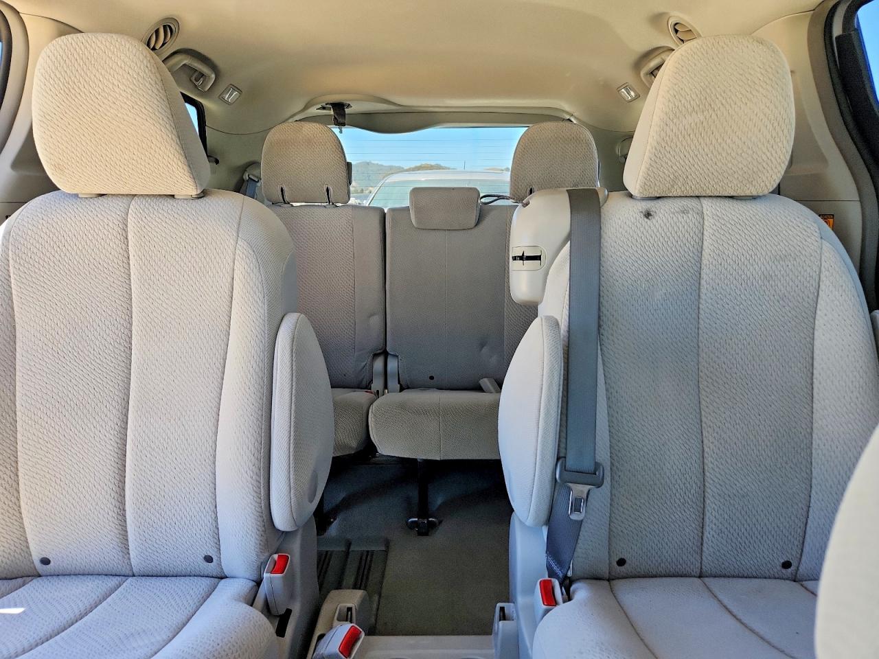 2012 Toyota Sienna Le Silver vin: 5TDKK3DC1CS204770