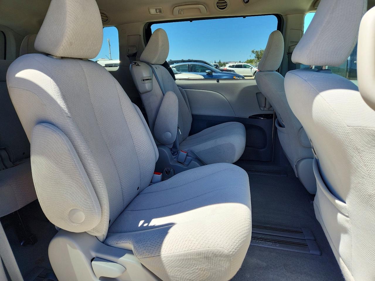 2012 Toyota Sienna Le Silver vin: 5TDKK3DC1CS204770