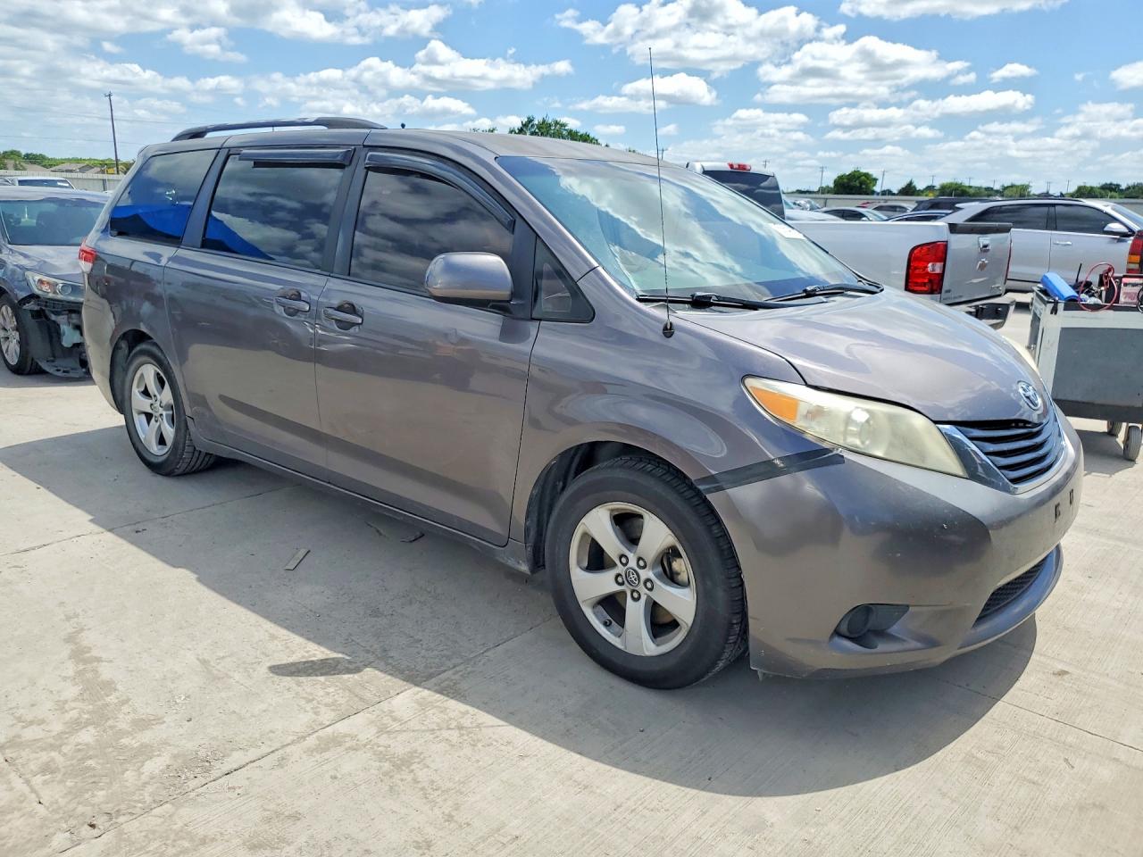 2012 Toyota Sienna Gray vin: 5TDKK3DC1CS216885