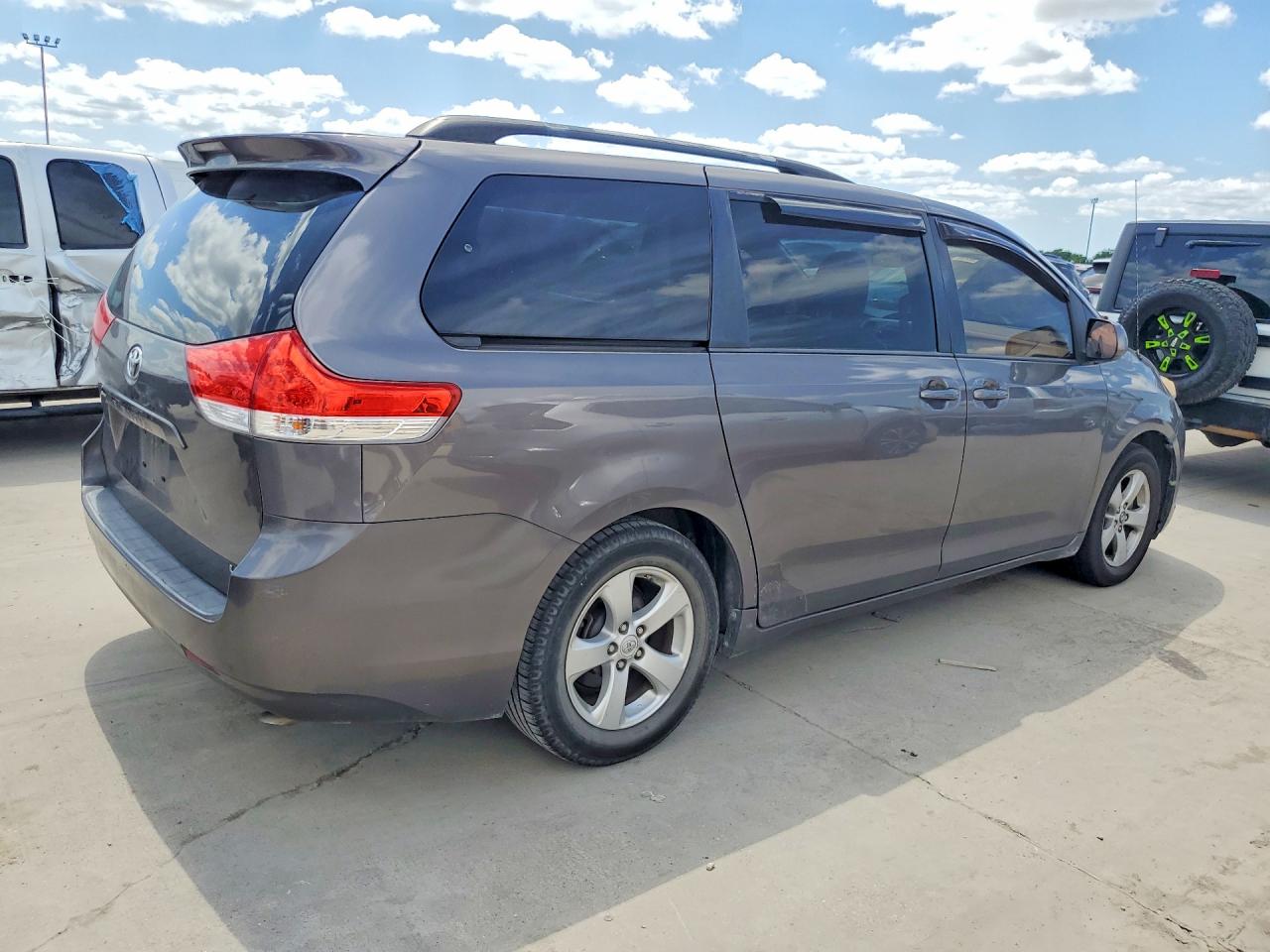 2012 Toyota Sienna Gray vin: 5TDKK3DC1CS216885