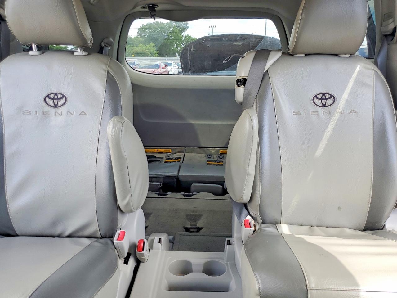 2012 Toyota Sienna Gray vin: 5TDKK3DC1CS216885