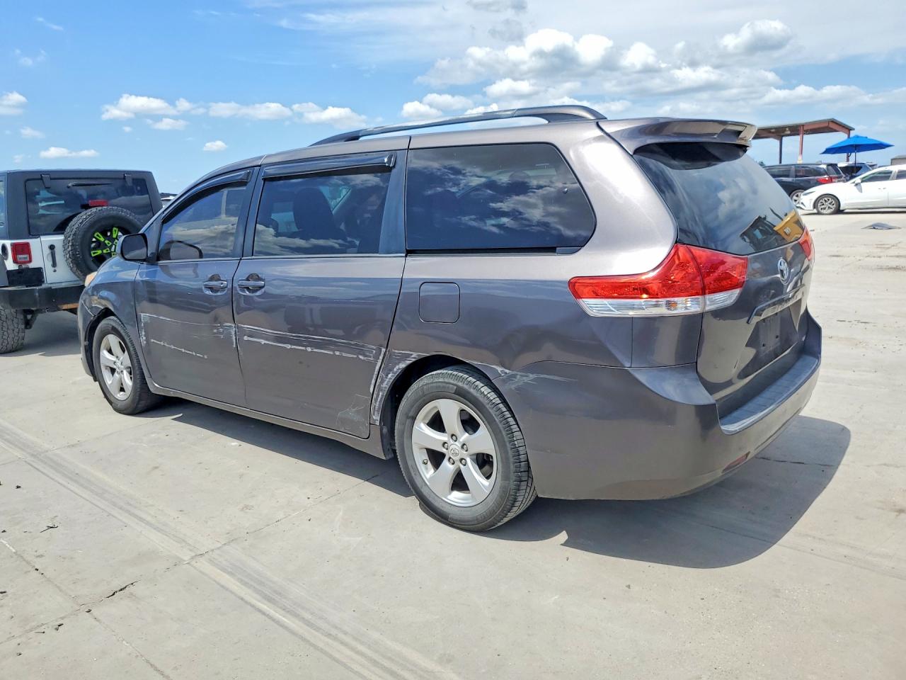 2012 Toyota Sienna Gray vin: 5TDKK3DC1CS216885