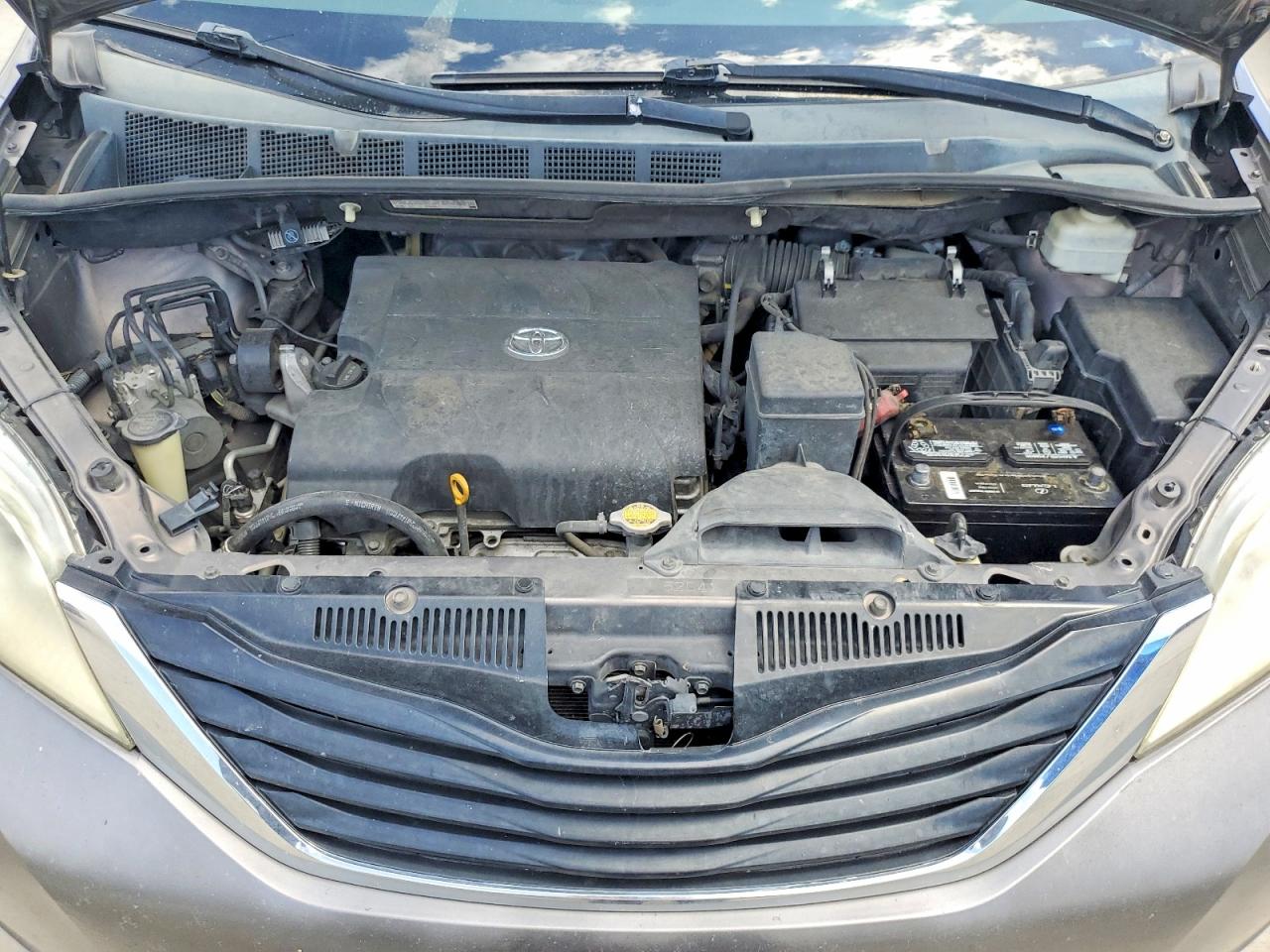 2012 Toyota Sienna Gray vin: 5TDKK3DC1CS216885