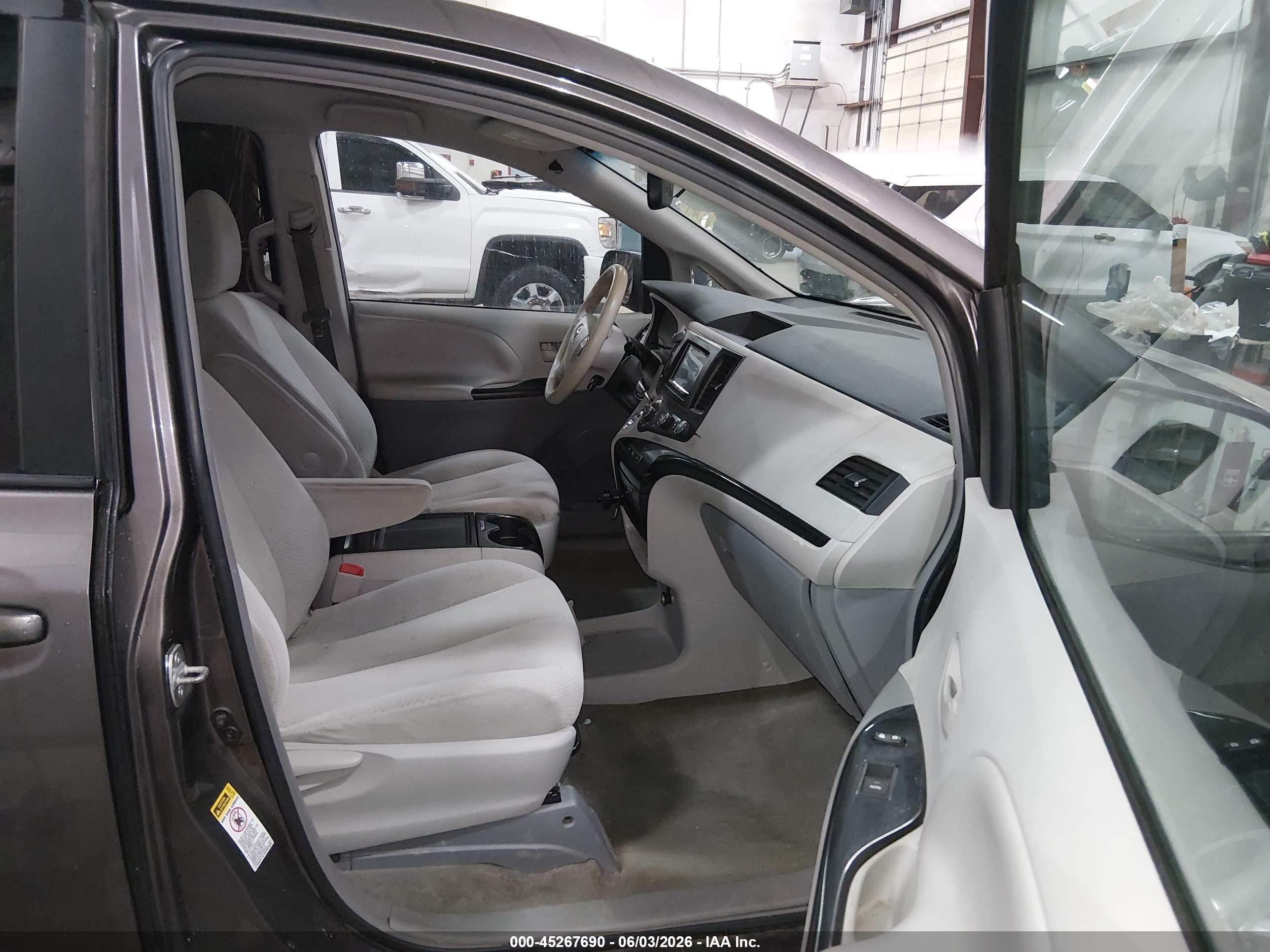 2012 Toyota Sienna Le V6 8 Passenger Gray vin: 5TDKK3DC1CS221925