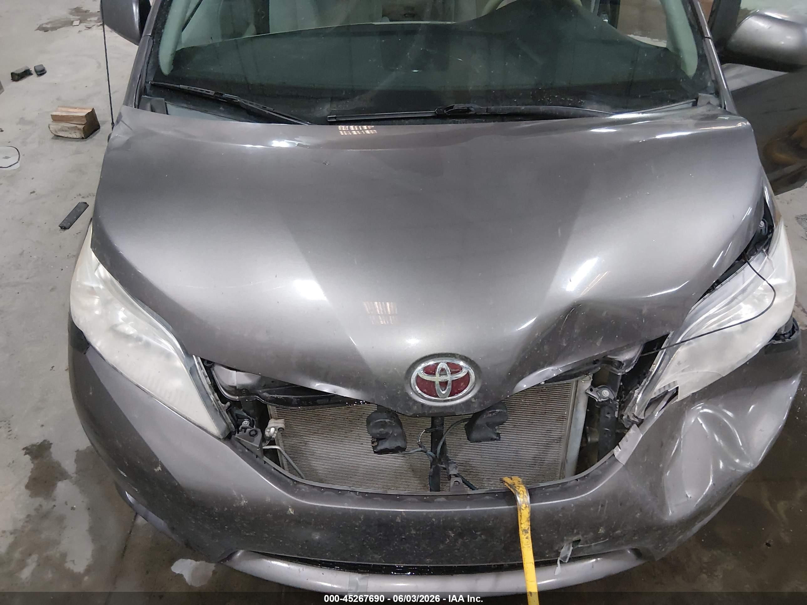 2012 Toyota Sienna Le V6 8 Passenger Gray vin: 5TDKK3DC1CS221925