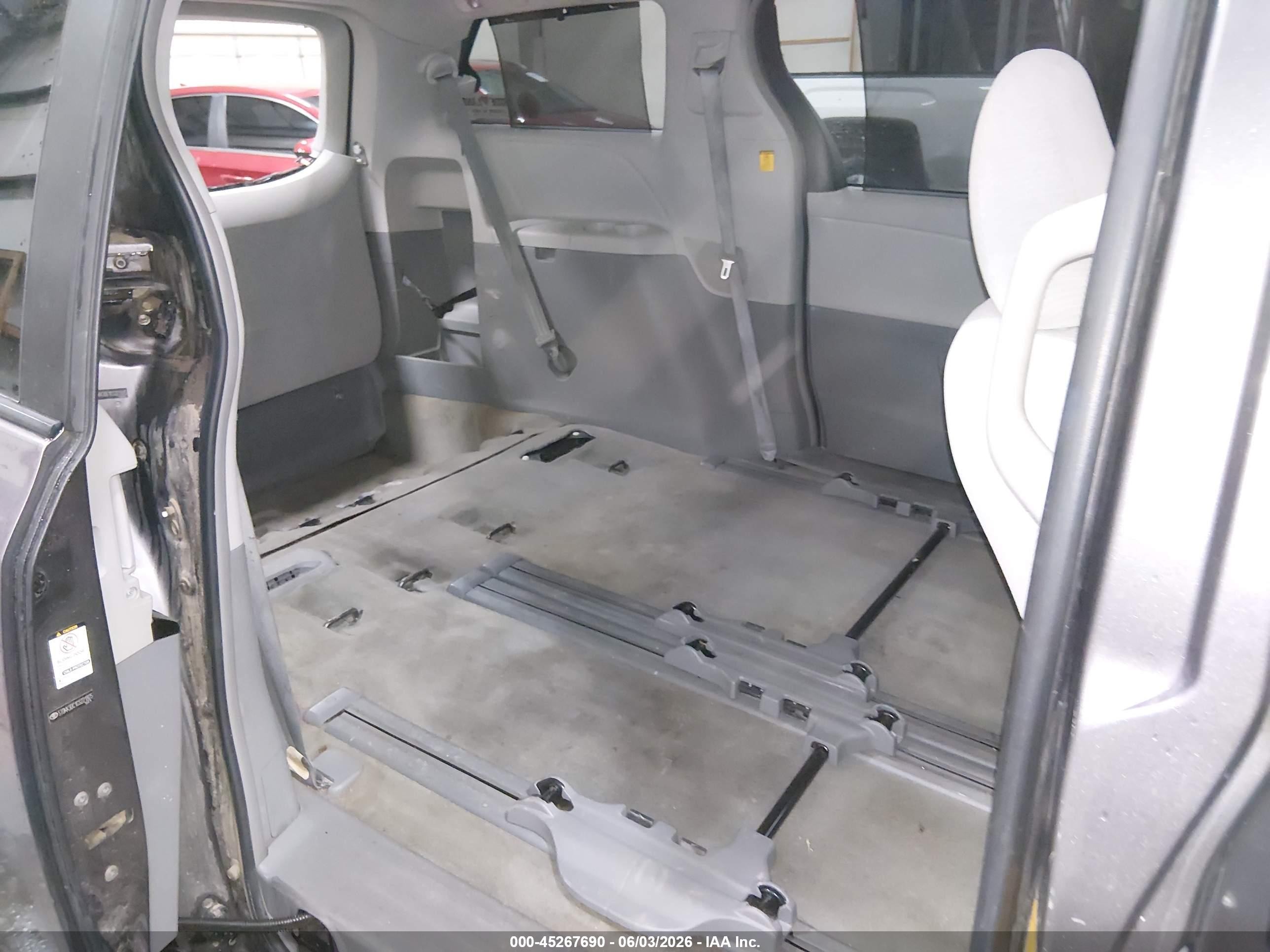 2012 Toyota Sienna Le V6 8 Passenger Gray vin: 5TDKK3DC1CS221925