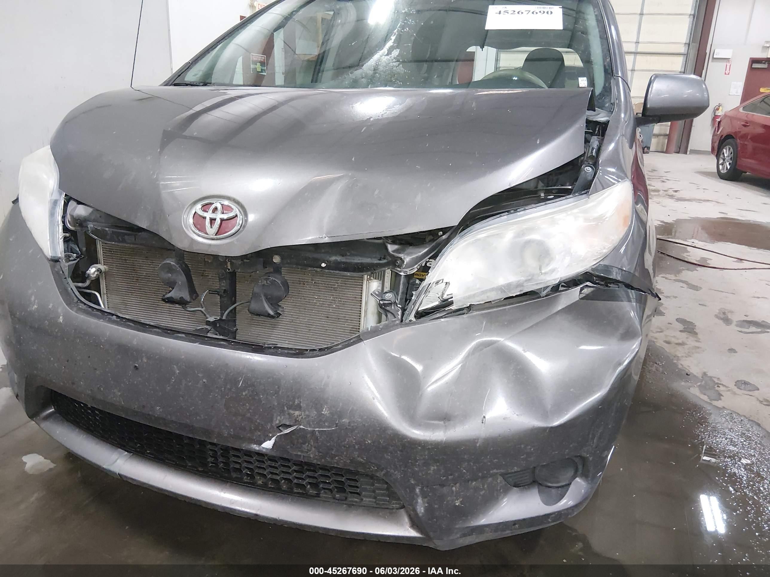 2012 Toyota Sienna Le V6 8 Passenger Gray vin: 5TDKK3DC1CS221925