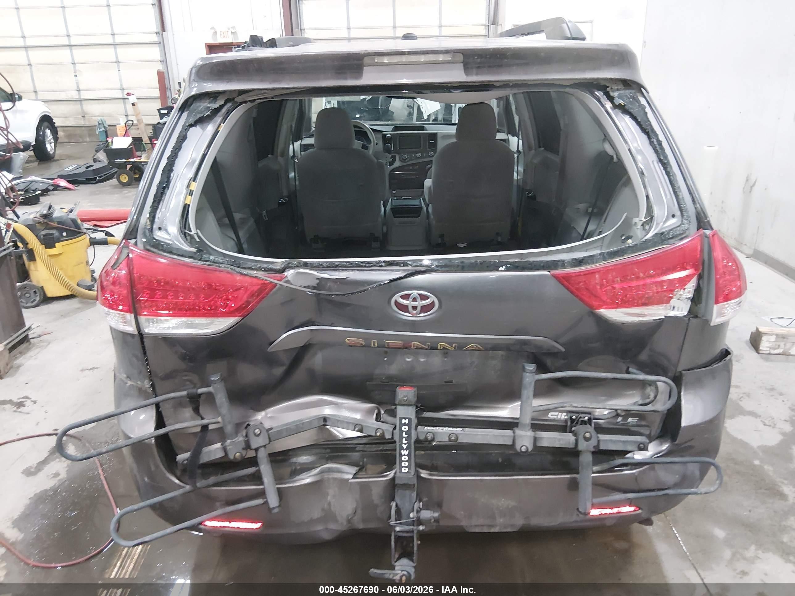 2012 Toyota Sienna Le V6 8 Passenger Gray vin: 5TDKK3DC1CS221925
