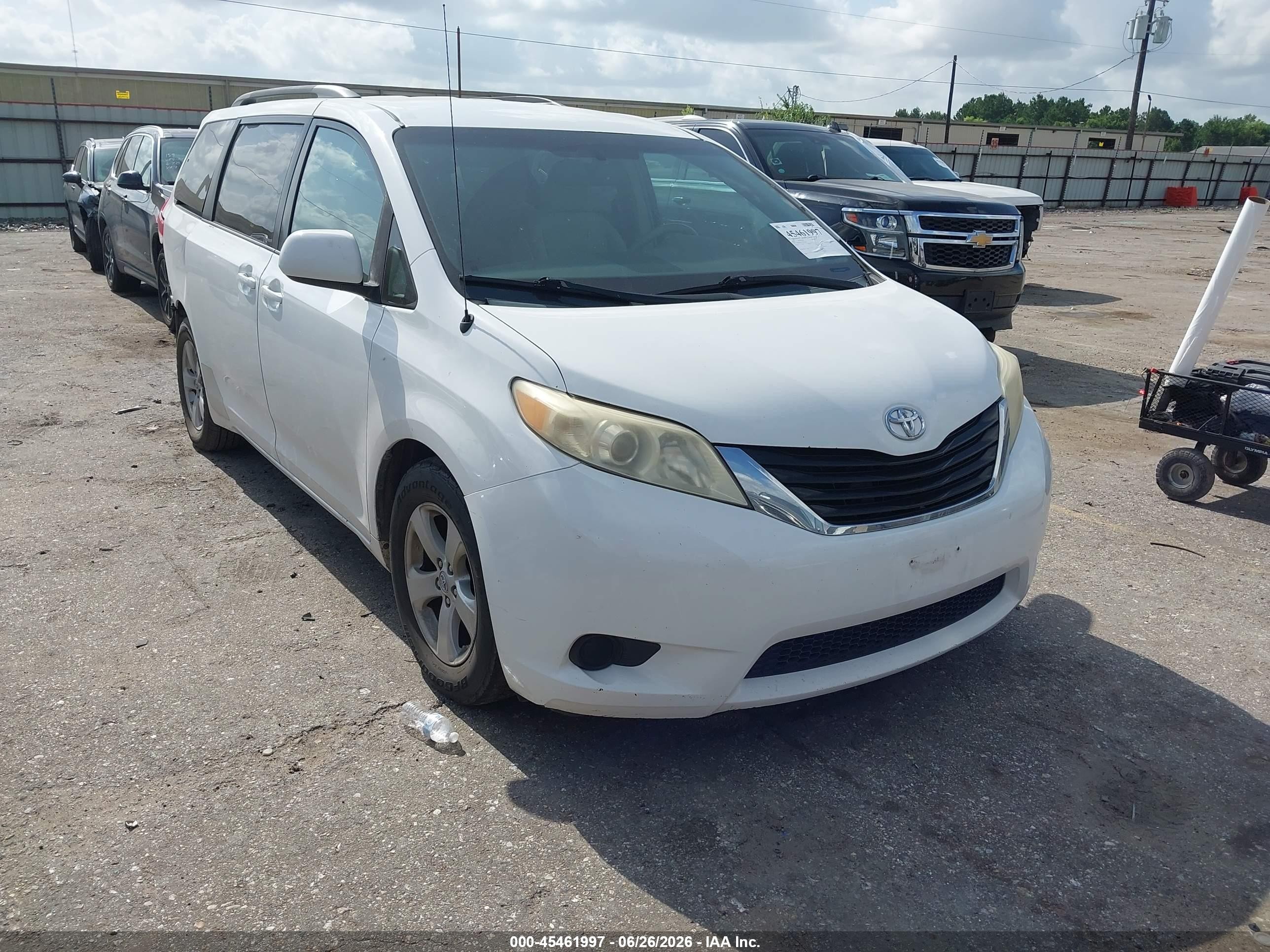 2012 Toyota Sienna Le V6 8 Passenger White vin: 5TDKK3DC1CS223786