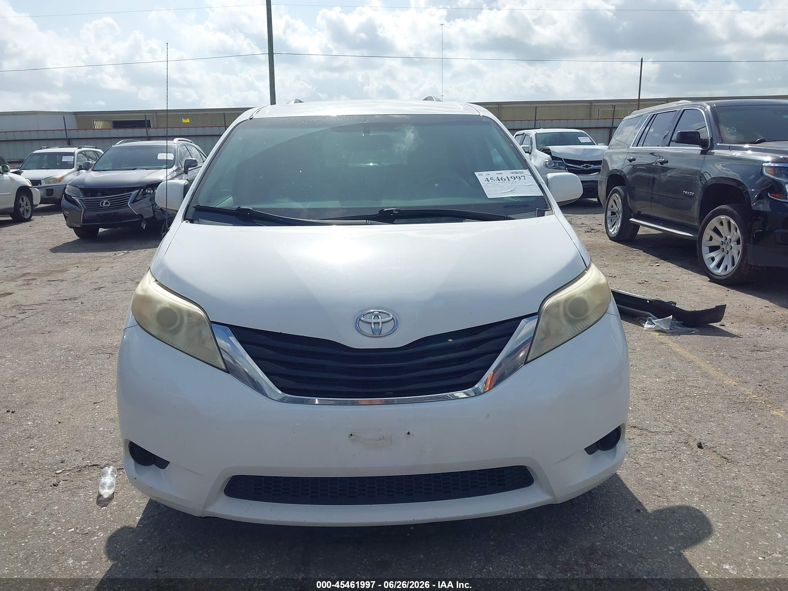 2012 Toyota Sienna Le V6 8 Passenger White vin: 5TDKK3DC1CS223786
