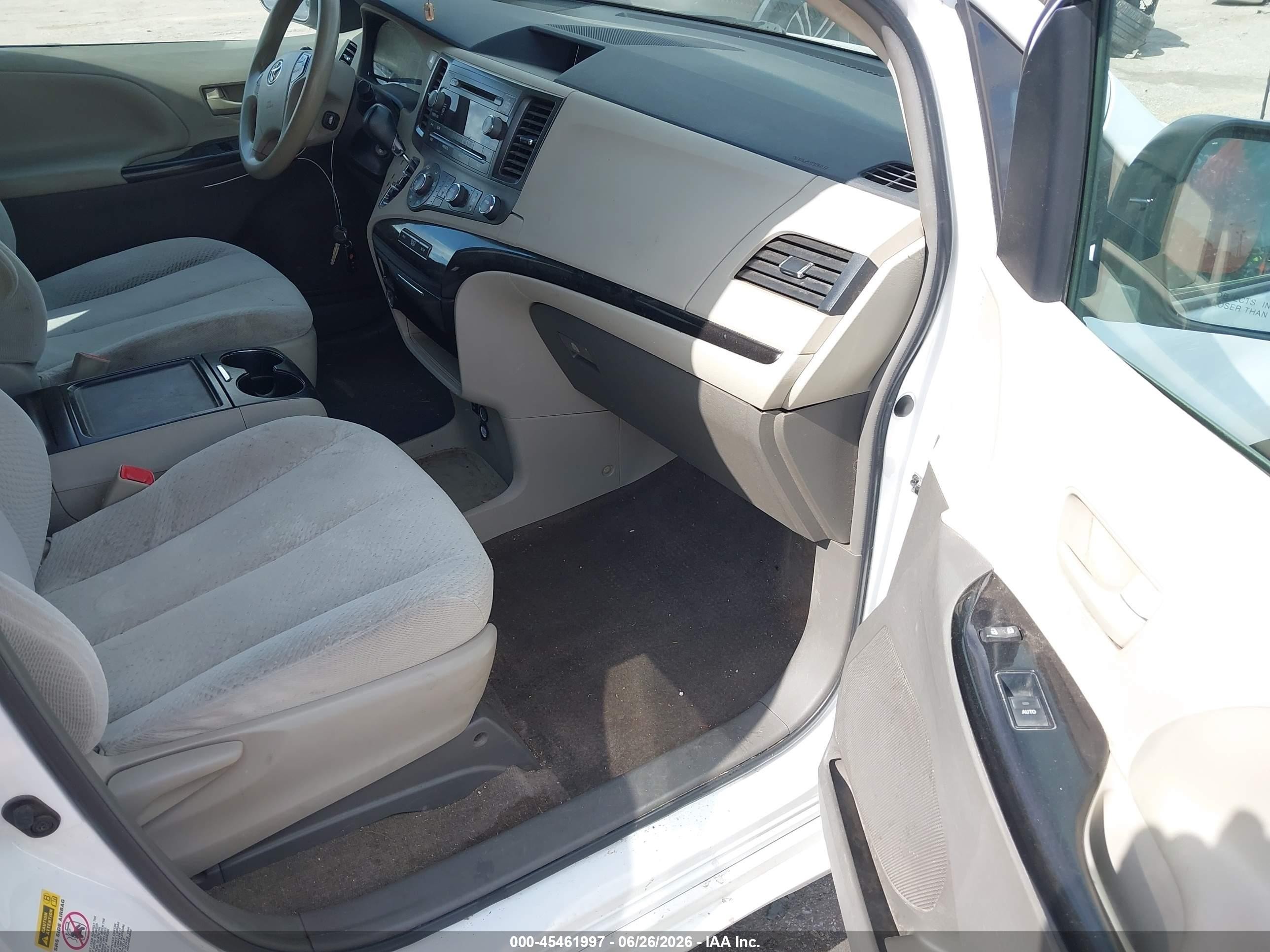 2012 Toyota Sienna Le V6 8 Passenger White vin: 5TDKK3DC1CS223786